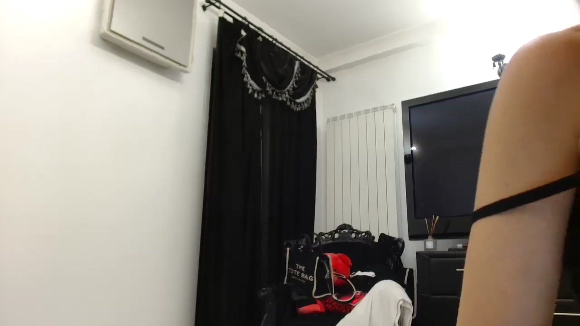 Gallery image thumbnail from Klarita_'s myfreecams stream on, 06/10/2025, 21:27 image 4 of 20