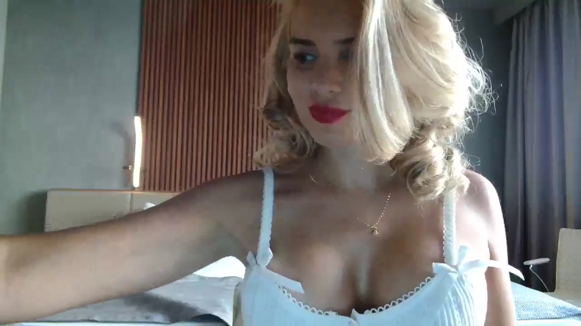 Gallery image thumbnail from Klarita_'s myfreecams stream on, 06/20/2025, 15:40 image 5 of 20
