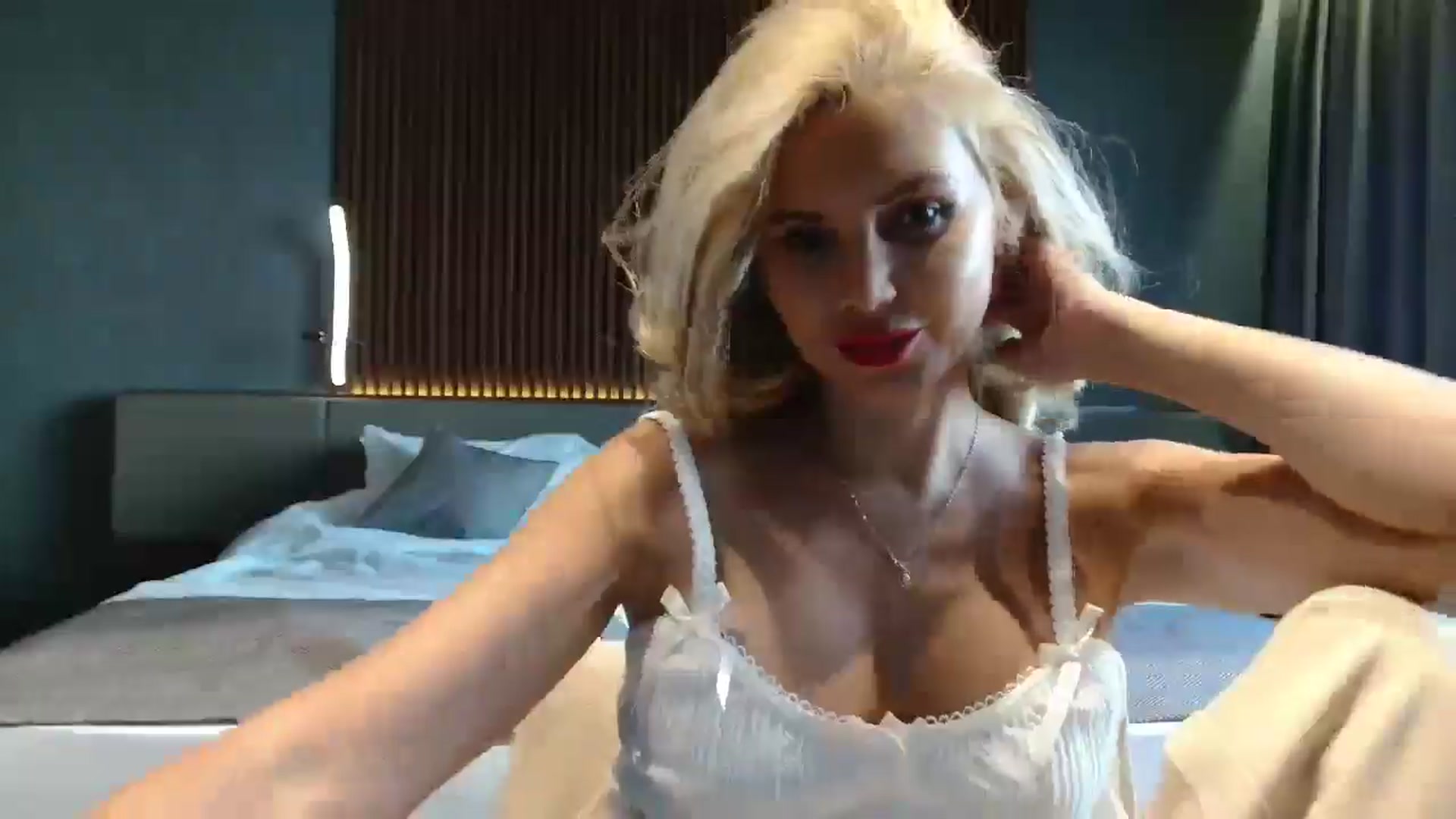 Gallery image thumbnail from Klarita_'s myfreecams stream on, 06/20/2025, 15:40 image 10 of 20