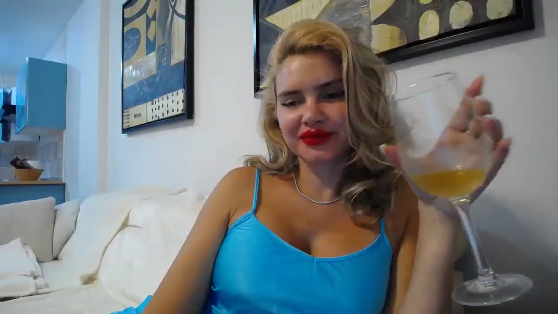 Gallery image thumbnail from Klarita_'s myfreecams stream on, 06/24/2025, 21:08 image 3 of 20
