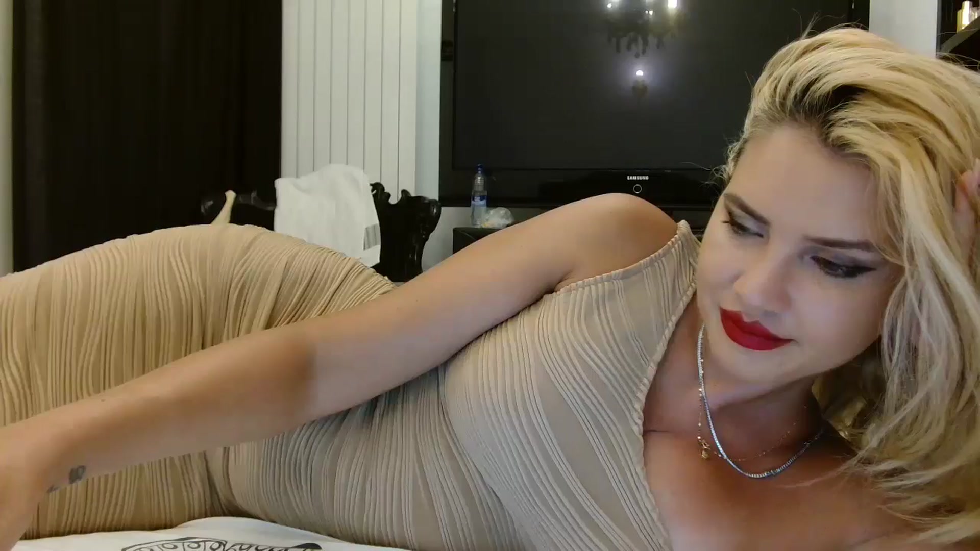 Gallery image thumbnail from Klarita_'s myfreecams stream on, 07/19/2025, 20:43 image 8 of 20