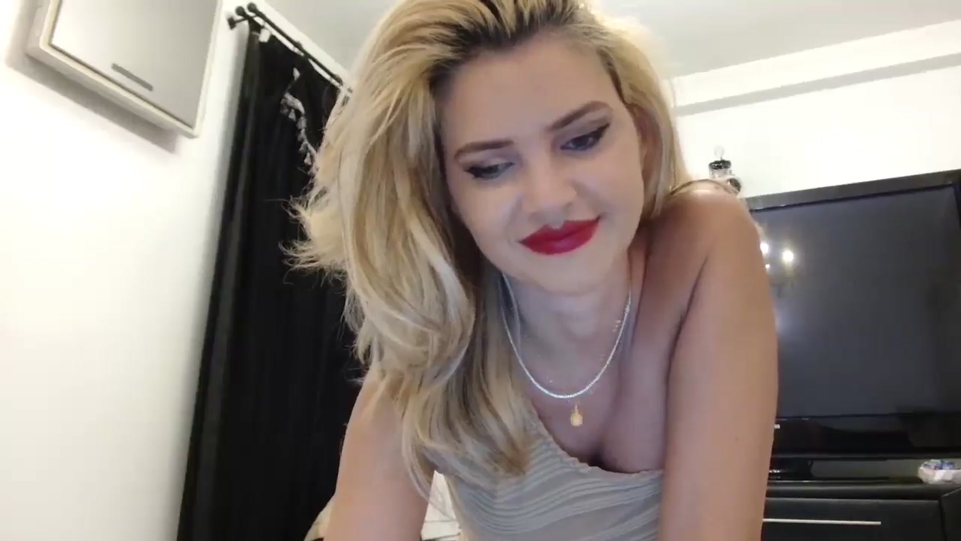 Gallery image thumbnail from Klarita_'s myfreecams stream on, 07/19/2025, 20:43 image 16 of 20