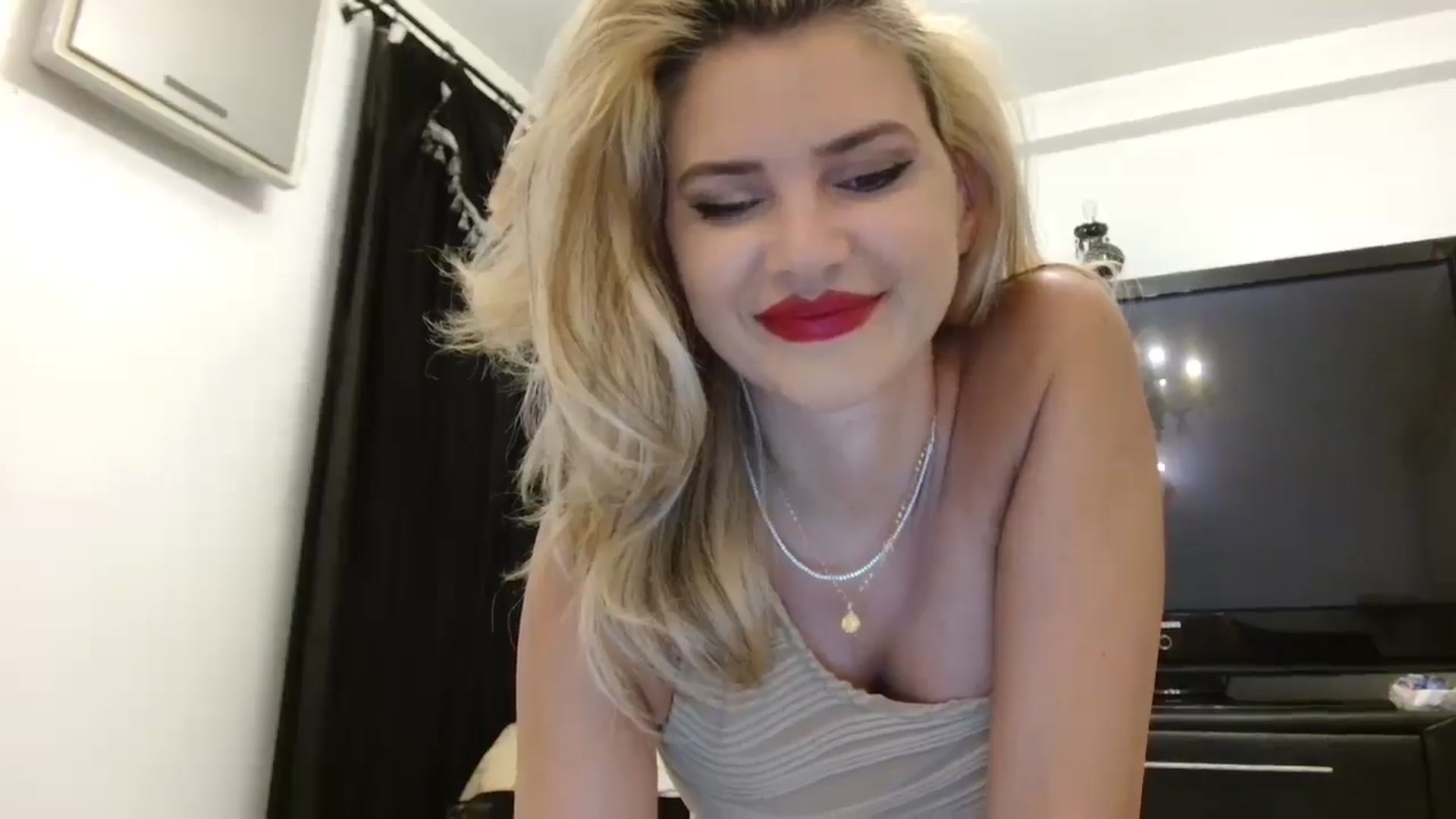Gallery image thumbnail from Klarita_'s myfreecams stream on, 07/19/2025, 20:43 image 17 of 20