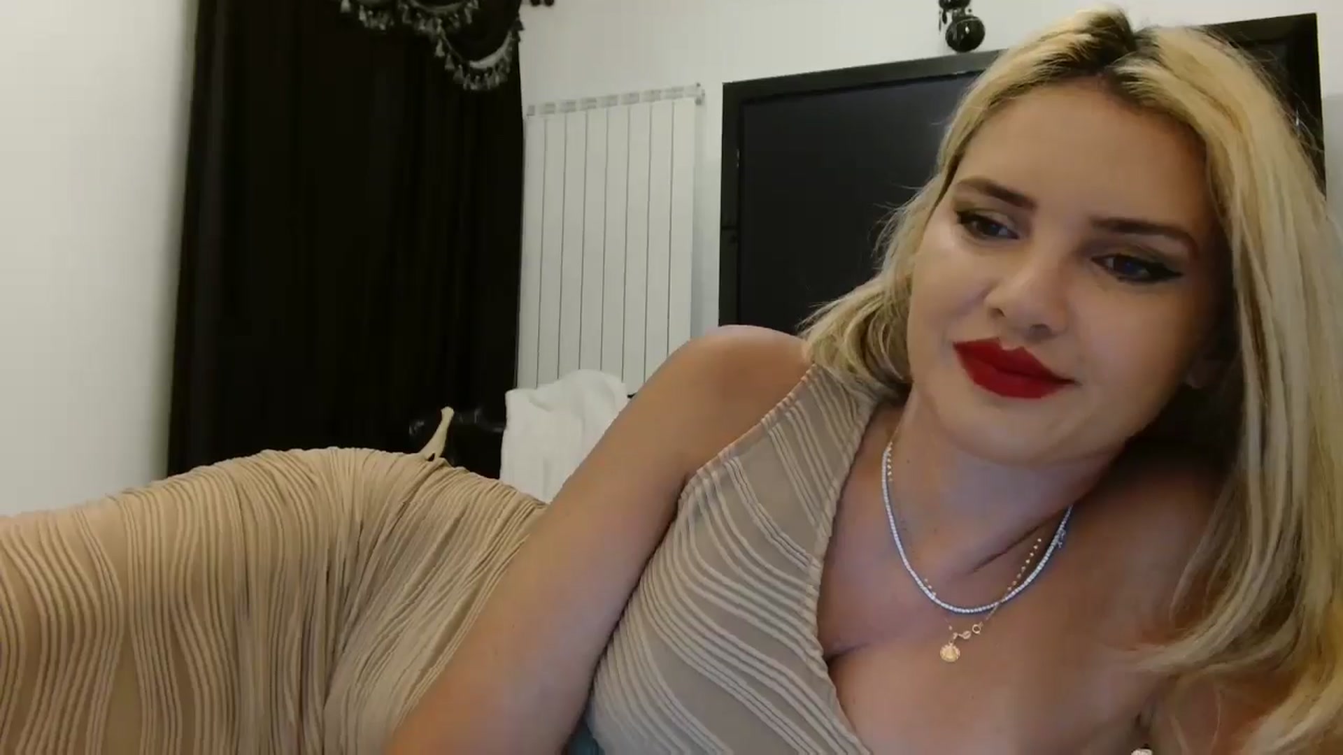 Gallery image thumbnail from Klarita_'s myfreecams stream on, 07/19/2025, 20:43 image 20 of 20