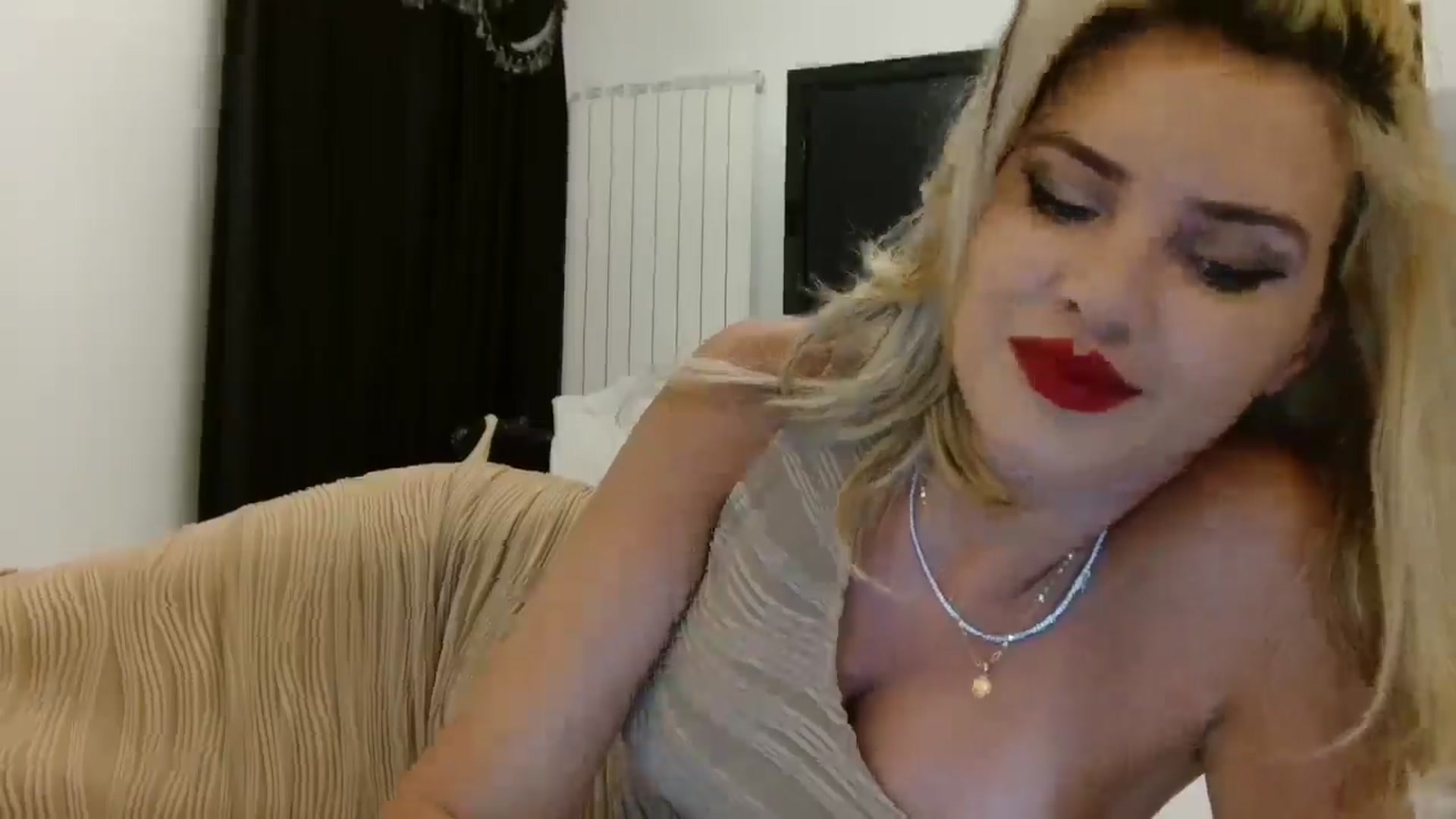 Gallery image thumbnail from Klarita_'s myfreecams stream on, 07/19/2025, 20:43 image 3 of 20
