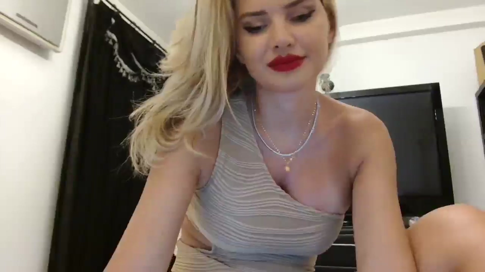 Gallery image thumbnail from Klarita_'s myfreecams stream on, 07/19/2025, 20:43 image 13 of 20