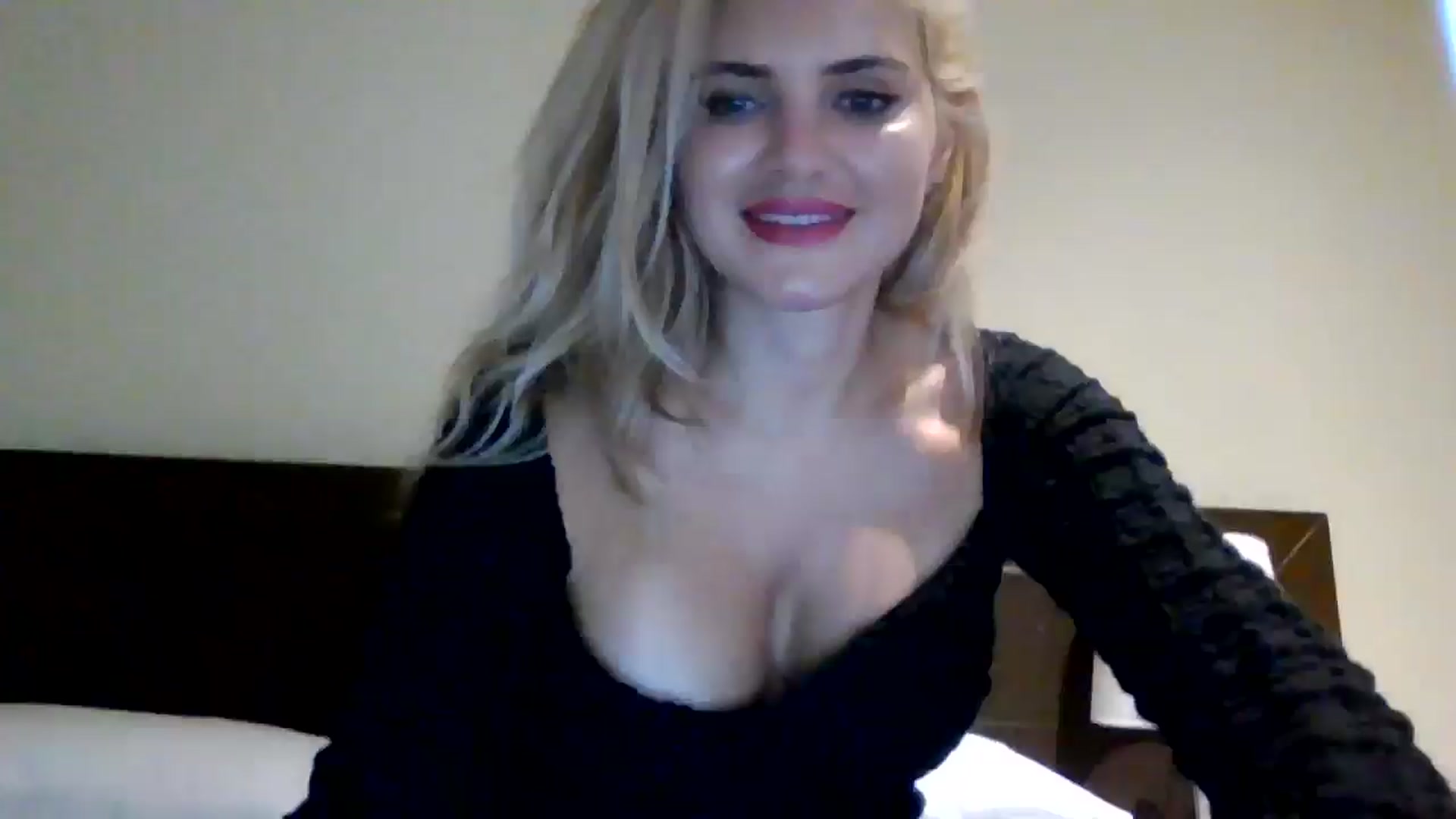 Gallery image thumbnail from Klarita_'s myfreecams stream on, 08/05/2025, 22:10 image 7 of 20