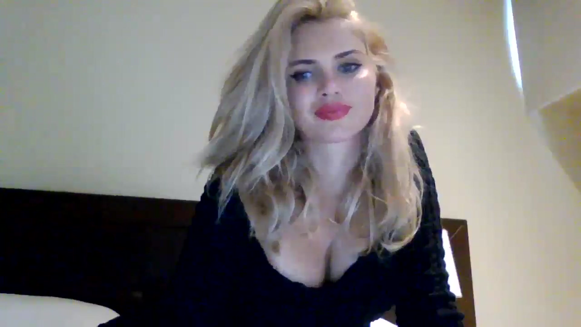 Gallery image thumbnail from Klarita_'s myfreecams stream on, 08/05/2025, 22:10 image 16 of 20
