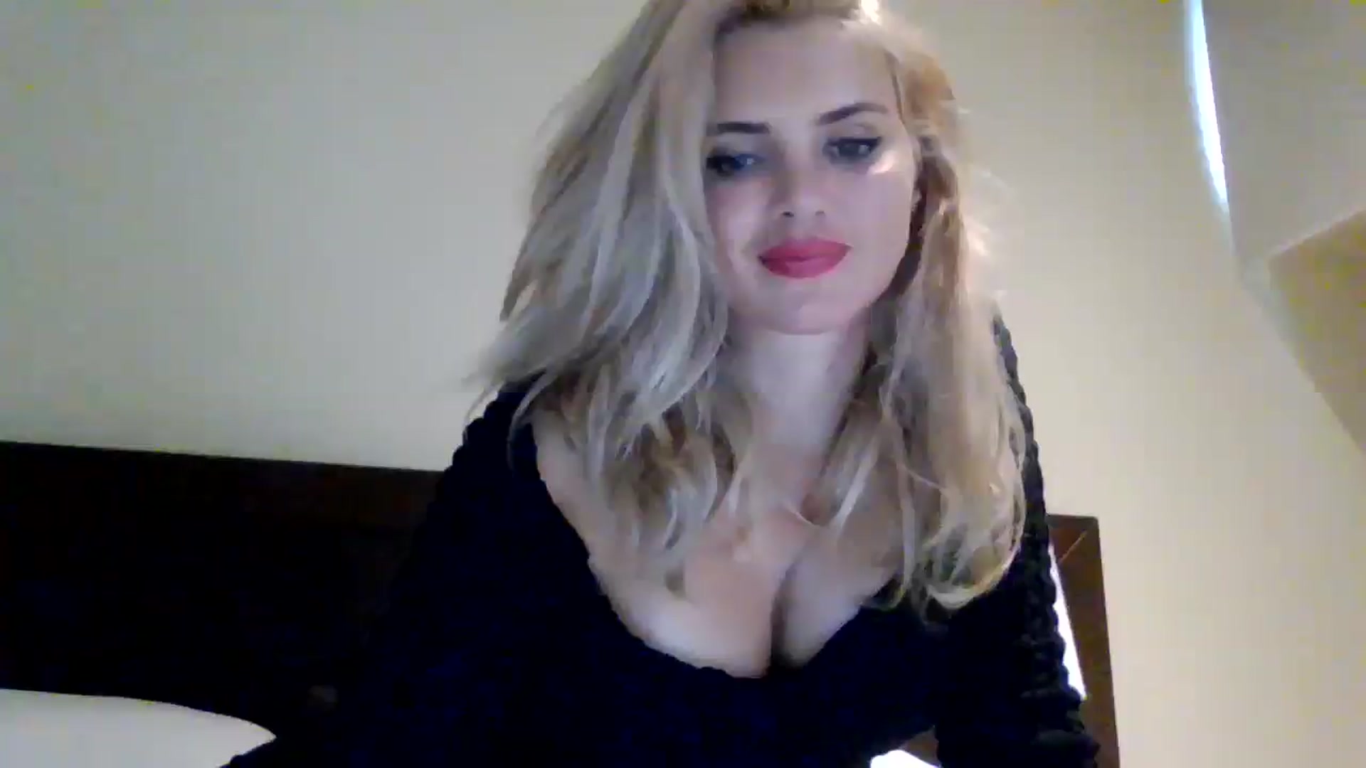 Gallery image thumbnail from Klarita_'s myfreecams stream on, 08/05/2025, 22:10 image 17 of 20