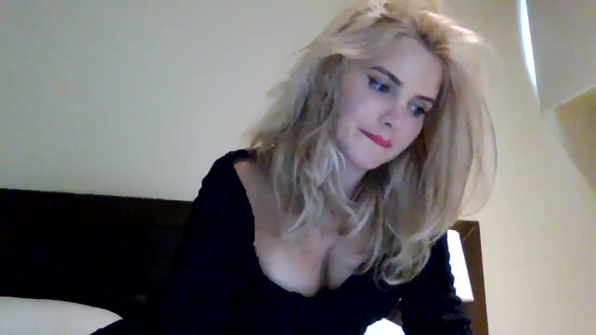 Gallery image thumbnail from Klarita_'s myfreecams stream on, 08/05/2025, 22:10 image 15 of 20