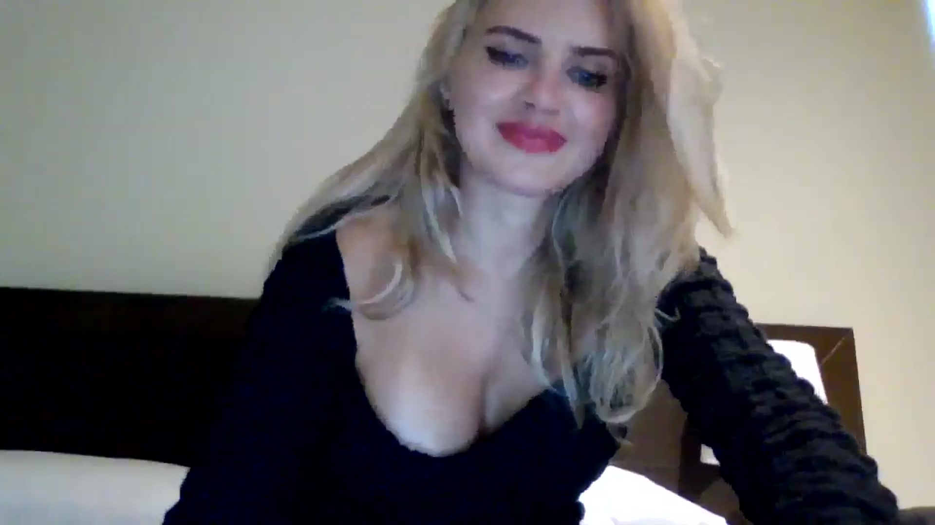Gallery image thumbnail from Klarita_'s myfreecams stream on, 08/05/2025, 22:10 image 11 of 20