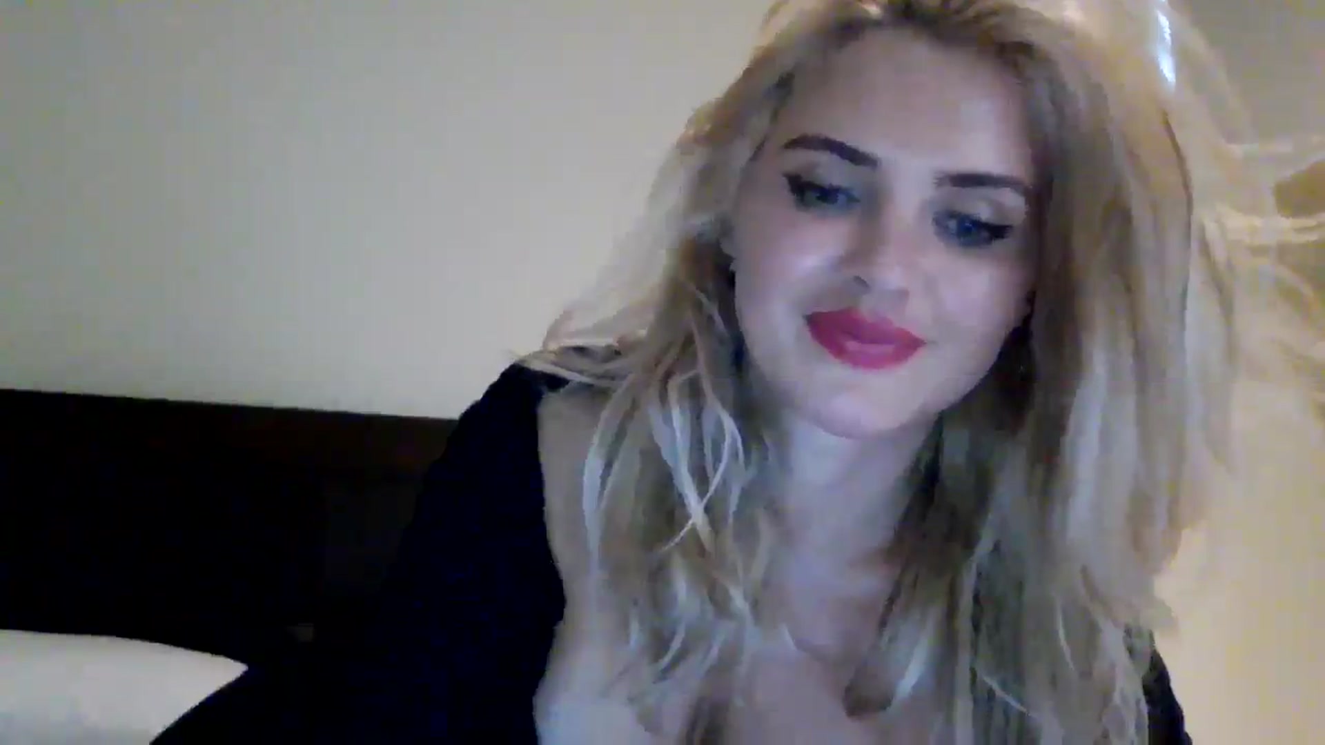 Gallery image thumbnail from Klarita_'s myfreecams stream on, 08/05/2025, 22:10 image 18 of 20