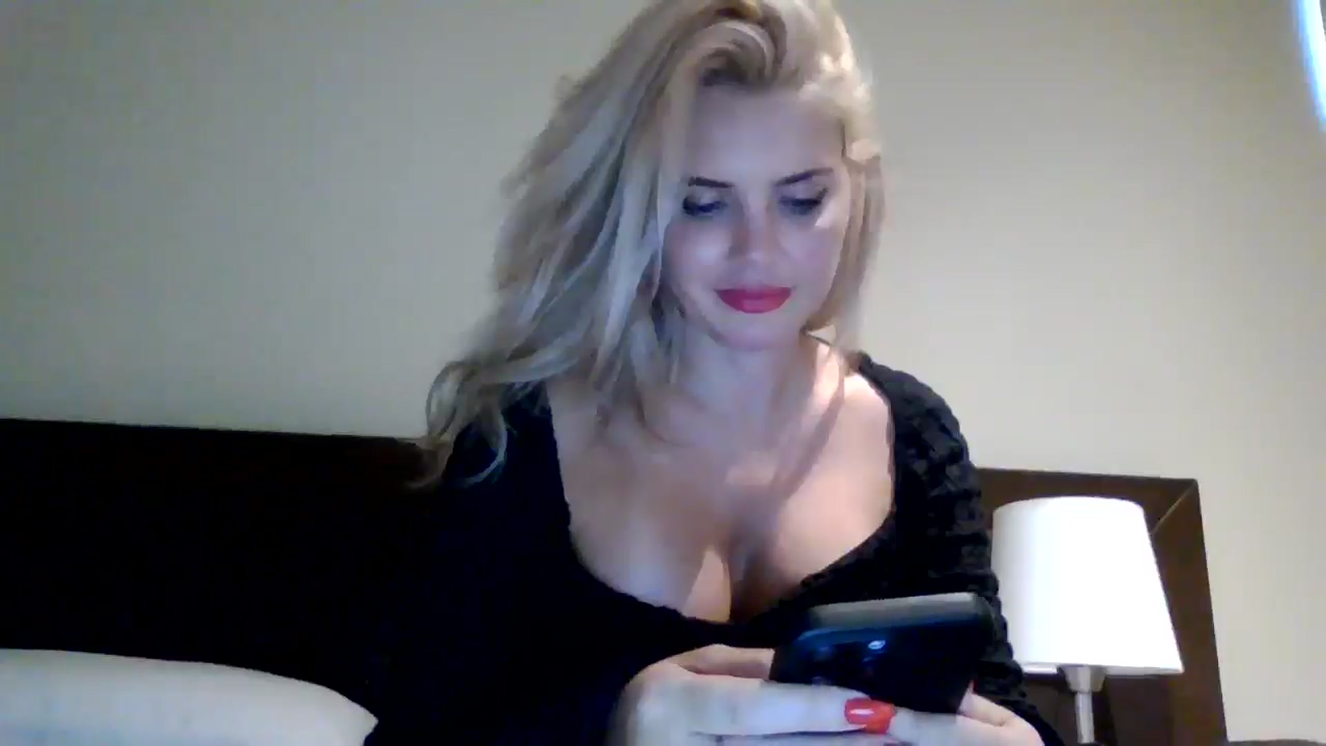 Gallery image thumbnail from Klarita_'s myfreecams stream on, 08/05/2025, 22:10 image 4 of 20
