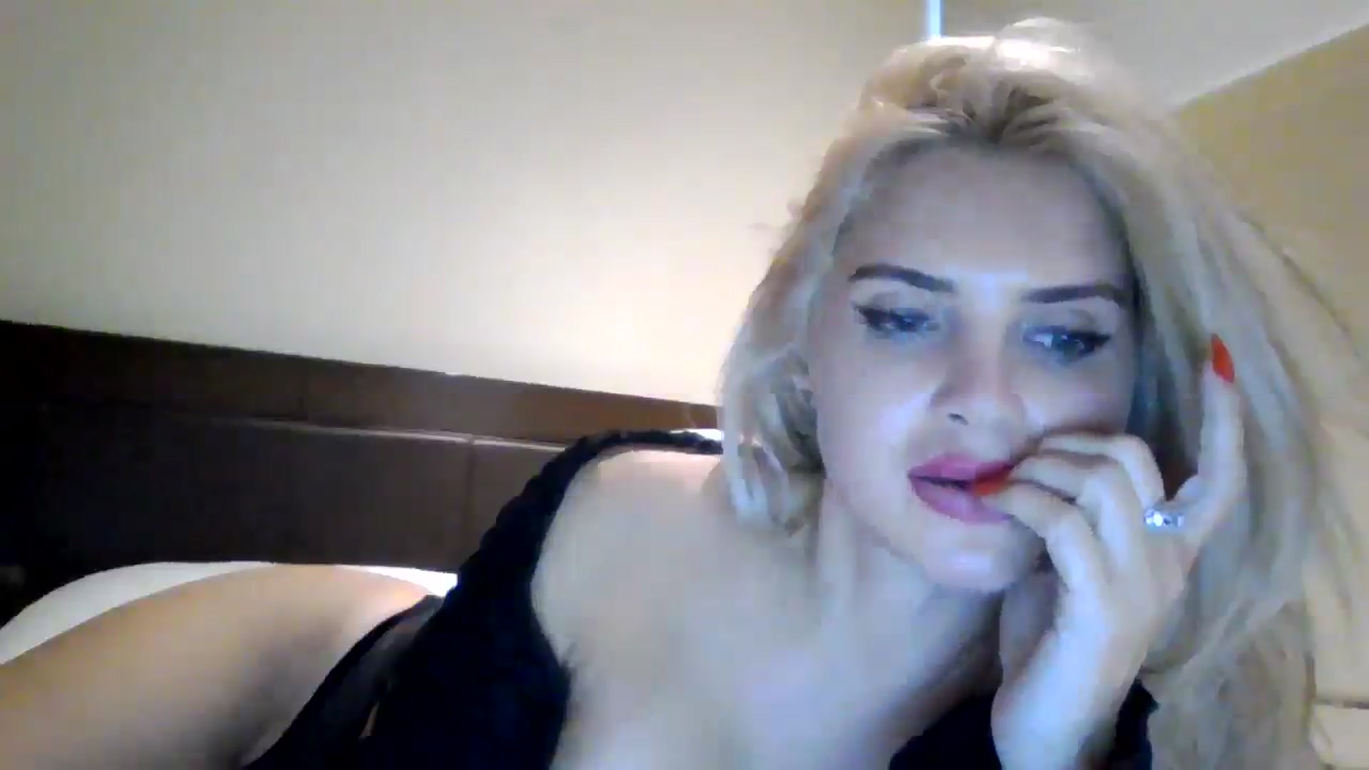 Gallery image thumbnail from Klarita_'s myfreecams stream on, 08/05/2025, 23:04 image 9 of 20