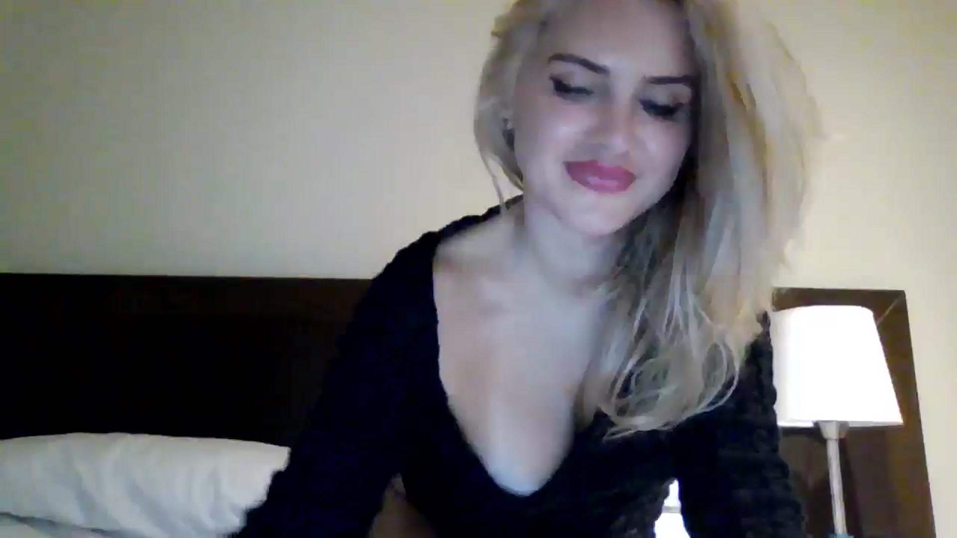 Gallery image thumbnail from Klarita_'s myfreecams stream on, 08/05/2025, 23:04 image 4 of 20