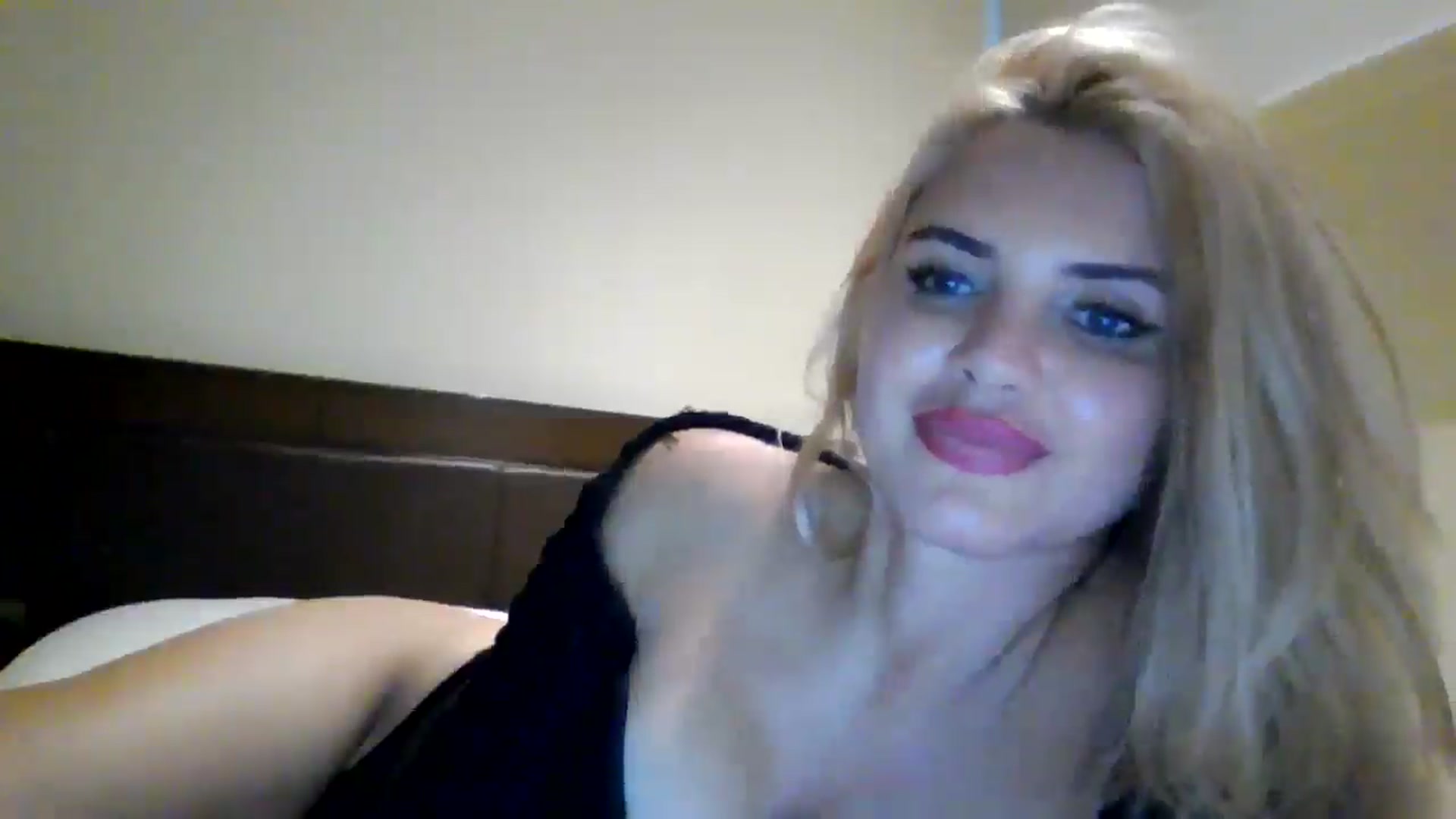 Gallery image thumbnail from Klarita_'s myfreecams stream on, 08/05/2025, 23:04 image 19 of 20