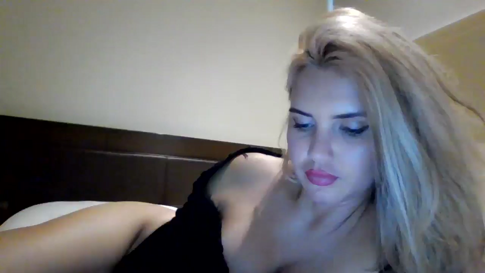 Gallery image thumbnail from Klarita_'s myfreecams stream on, 08/05/2025, 23:04 image 12 of 20