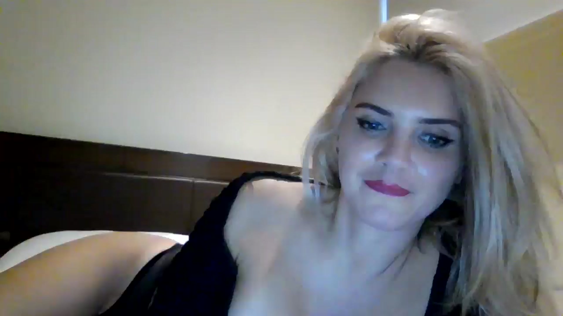 Gallery image thumbnail from Klarita_'s myfreecams stream on, 08/05/2025, 23:04 image 8 of 20