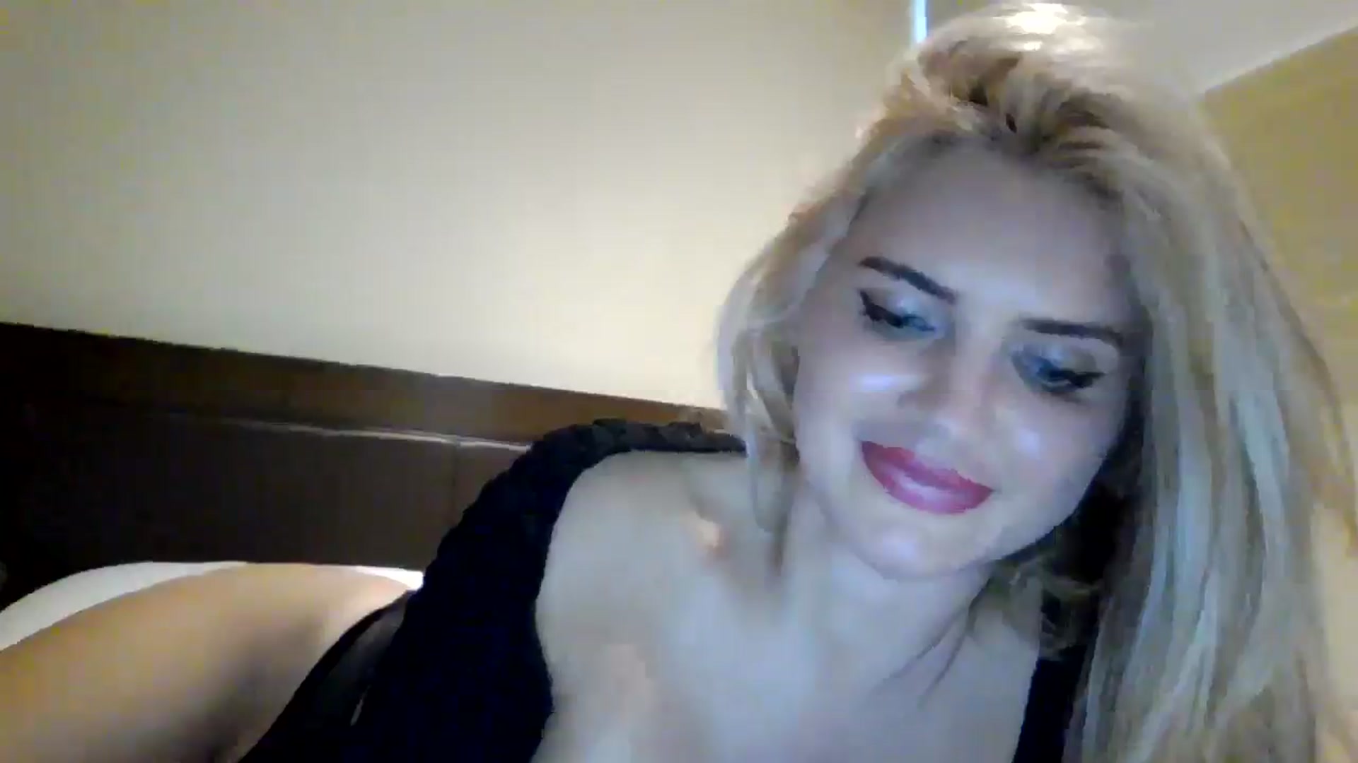 Gallery image thumbnail from Klarita_'s myfreecams stream on, 08/05/2025, 23:04 image 7 of 20