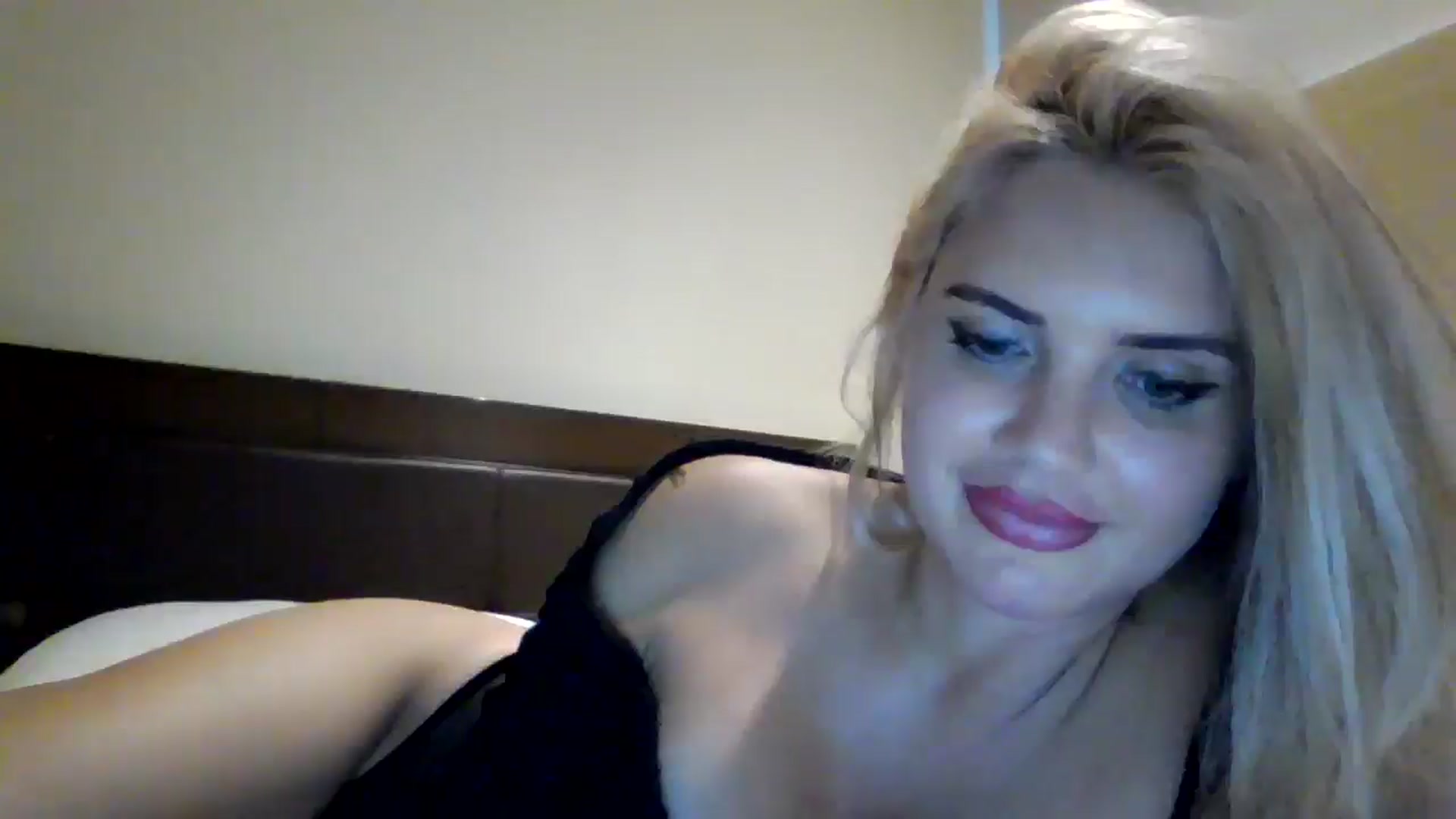 Gallery image thumbnail from Klarita_'s myfreecams stream on, 08/05/2025, 23:04 image 16 of 20