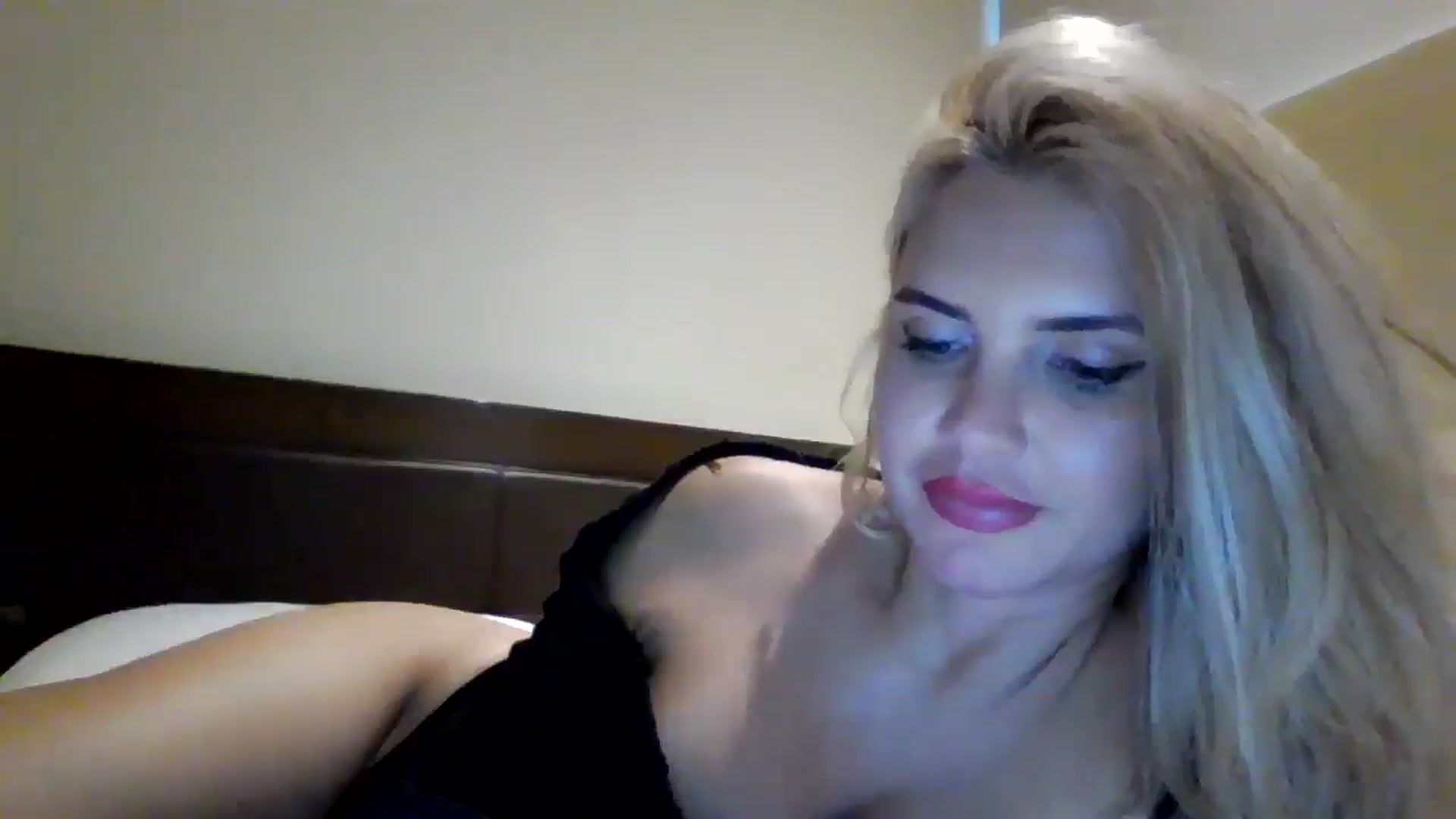 Gallery image thumbnail from Klarita_'s myfreecams stream on, 08/05/2025, 23:04 image 13 of 20
