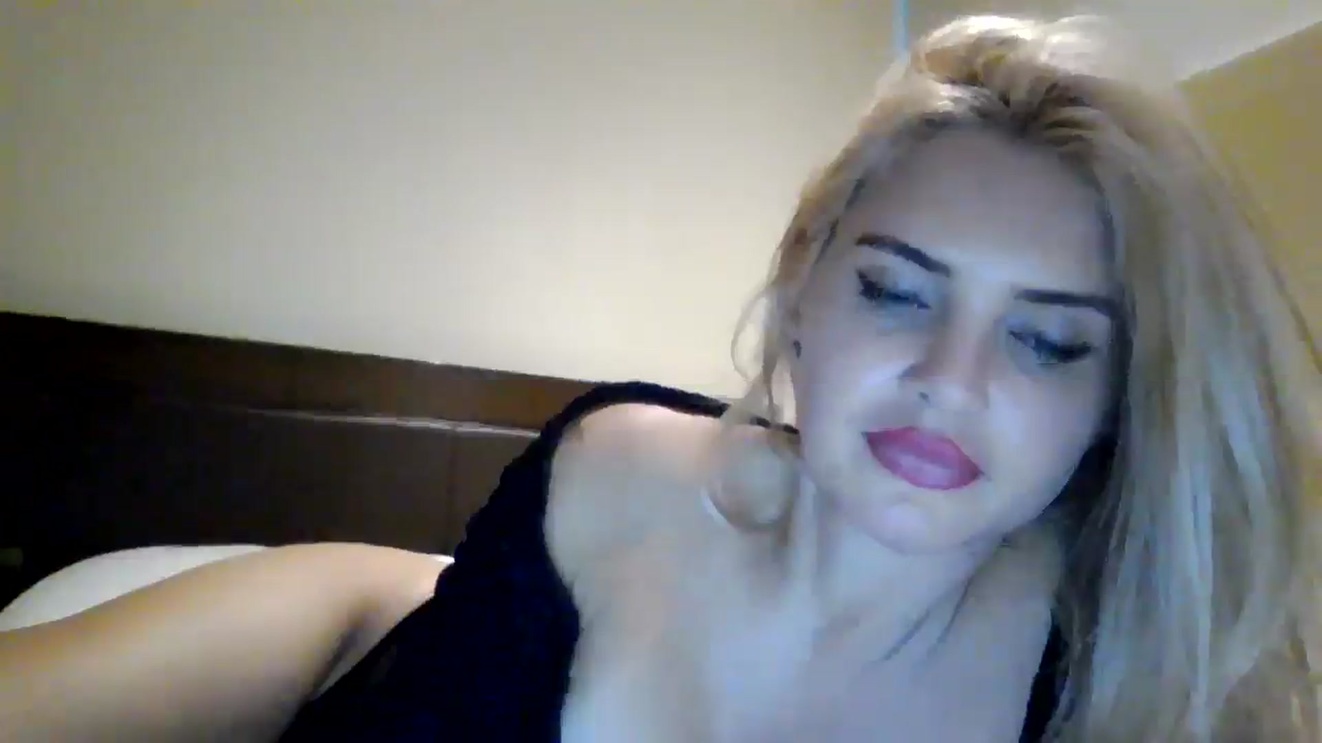 Gallery image thumbnail from Klarita_'s myfreecams stream on, 08/05/2025, 23:04 image 20 of 20