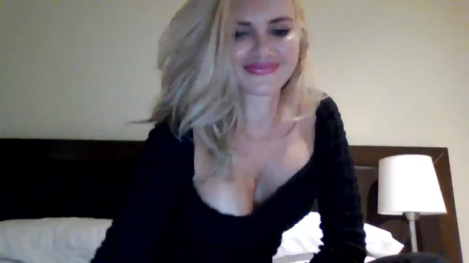 Gallery image thumbnail from Klarita_'s myfreecams stream on, 08/05/2025, 23:04 image 2 of 20