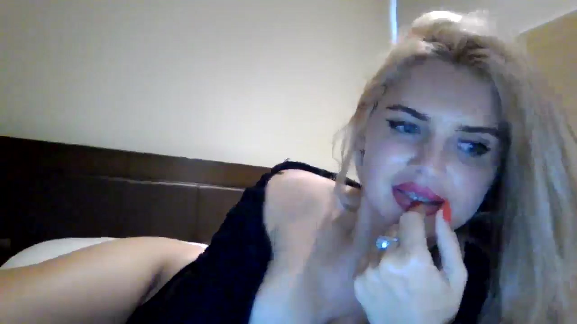Gallery image thumbnail from Klarita_'s myfreecams stream on, 08/05/2025, 23:04 image 11 of 20