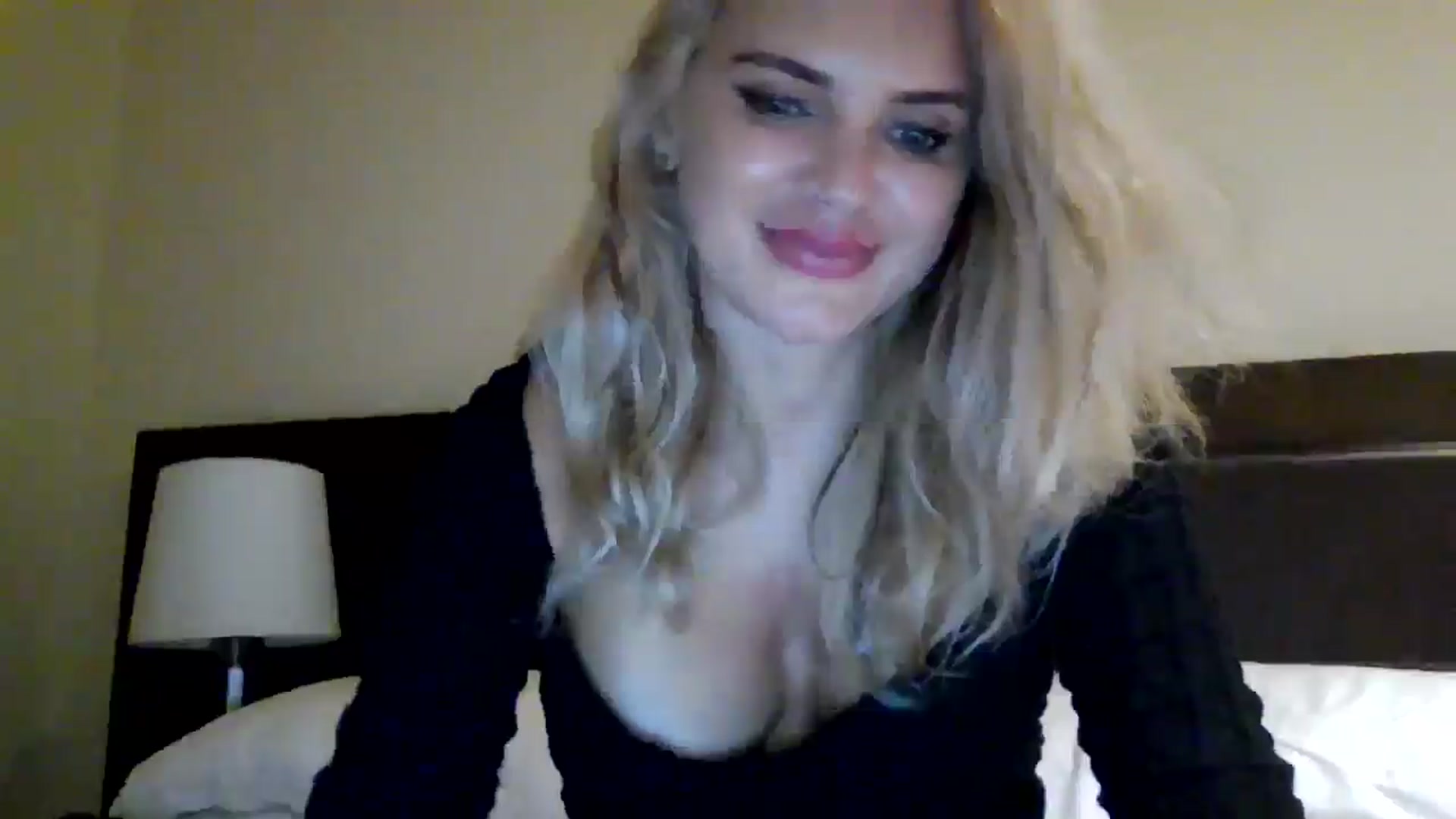Gallery image thumbnail from Klarita_'s myfreecams stream on, 08/05/2025, 23:53 image 16 of 20