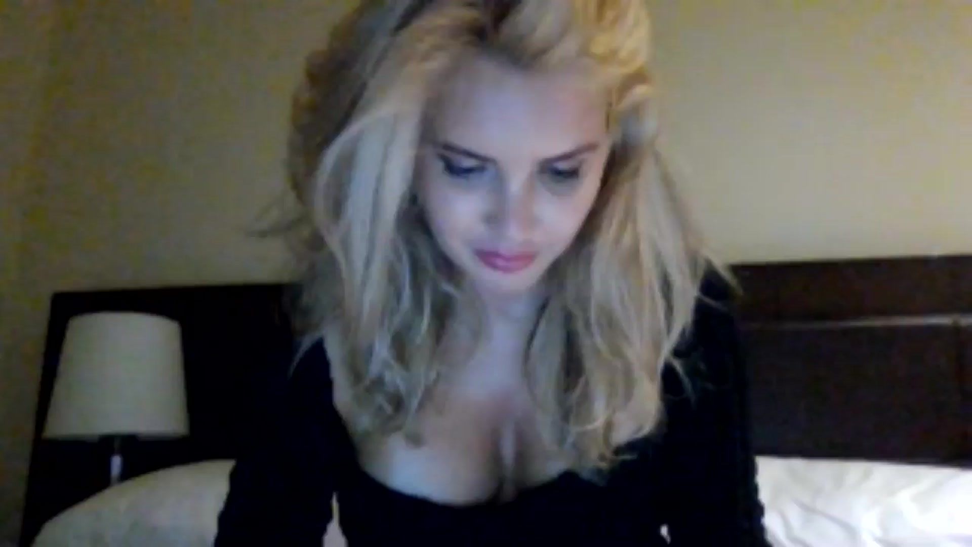 Gallery image thumbnail from Klarita_'s myfreecams stream on, 08/05/2025, 23:53 image 7 of 20