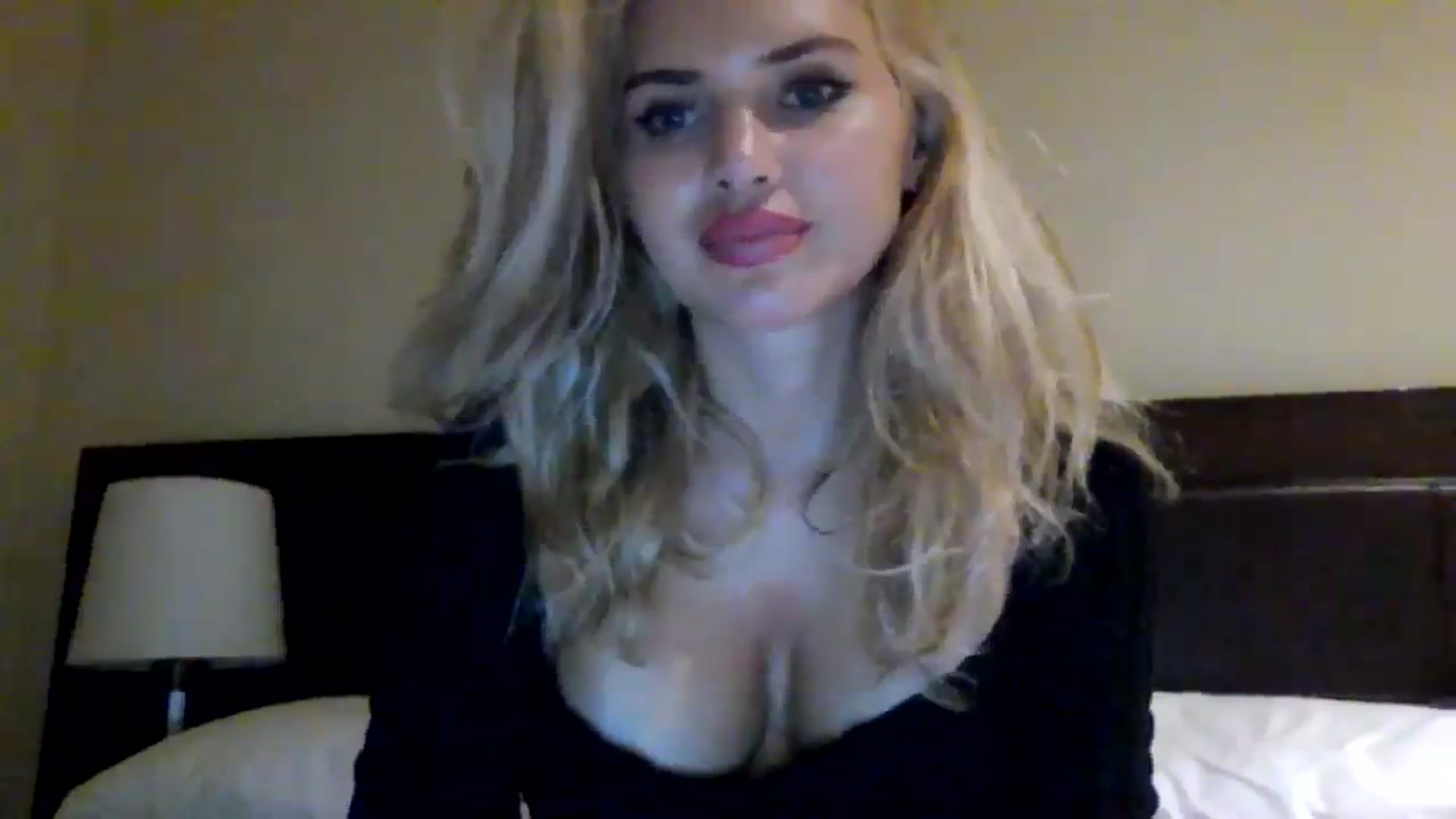 Gallery image thumbnail from Klarita_'s myfreecams stream on, 08/05/2025, 23:53 image 3 of 20