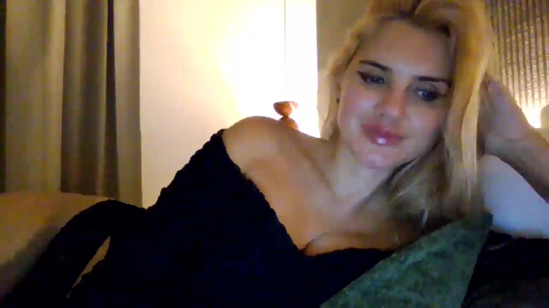 Gallery image thumbnail from Klarita_'s myfreecams stream on, 08/06/2025, 22:53 image 3 of 20