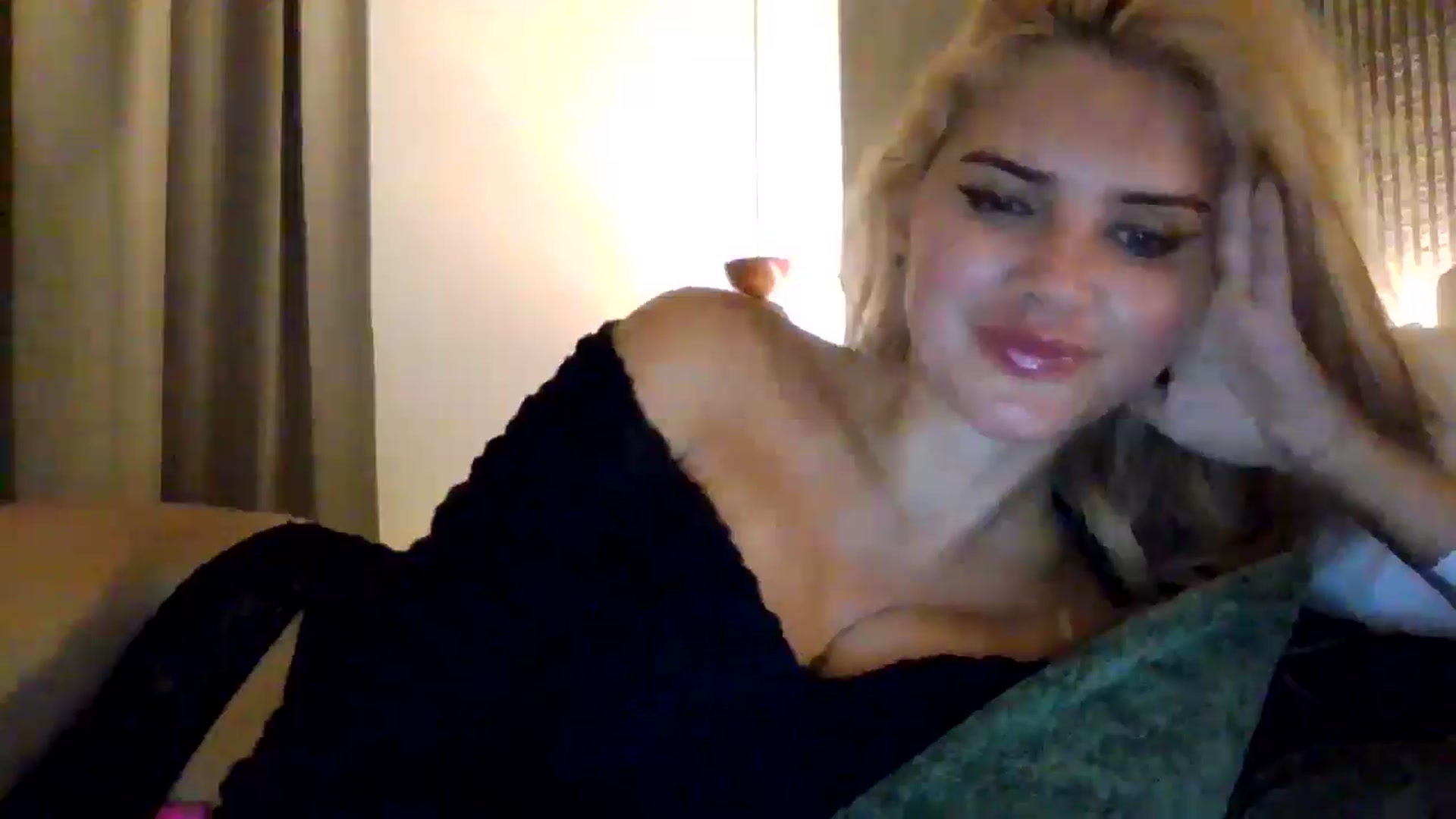 Gallery image thumbnail from Klarita_'s myfreecams stream on, 08/06/2025, 22:53 image 4 of 20