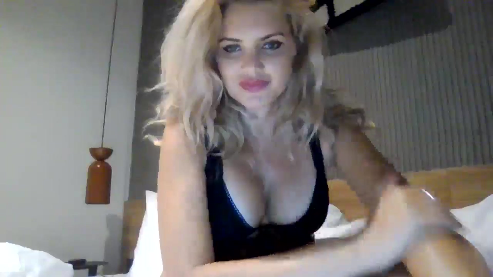 Gallery image thumbnail from Klarita_'s myfreecams stream on, 08/08/2025, 22:03 image 10 of 20