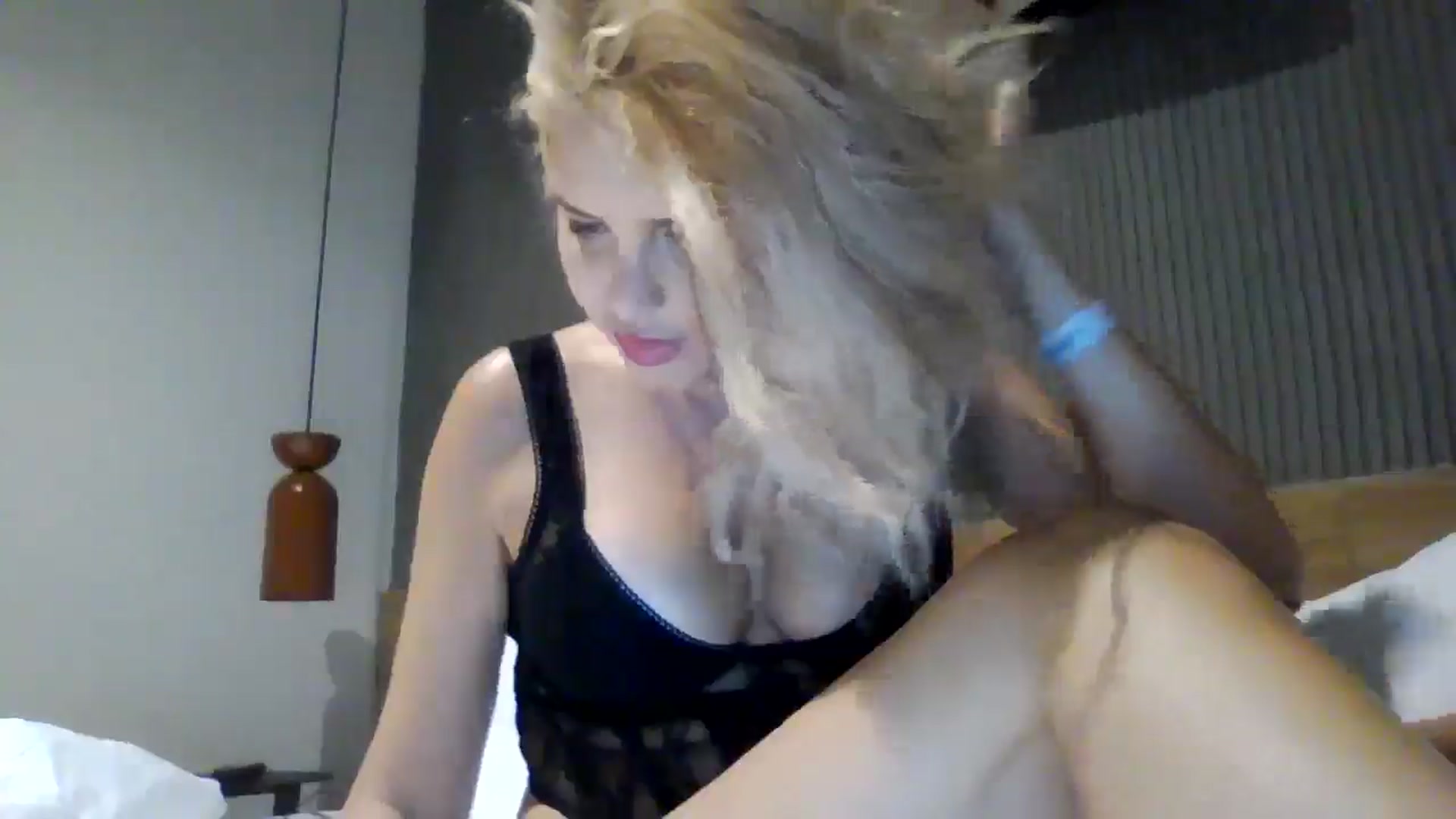 Gallery image thumbnail from Klarita_'s myfreecams stream on, 08/08/2025, 22:03 image 6 of 20