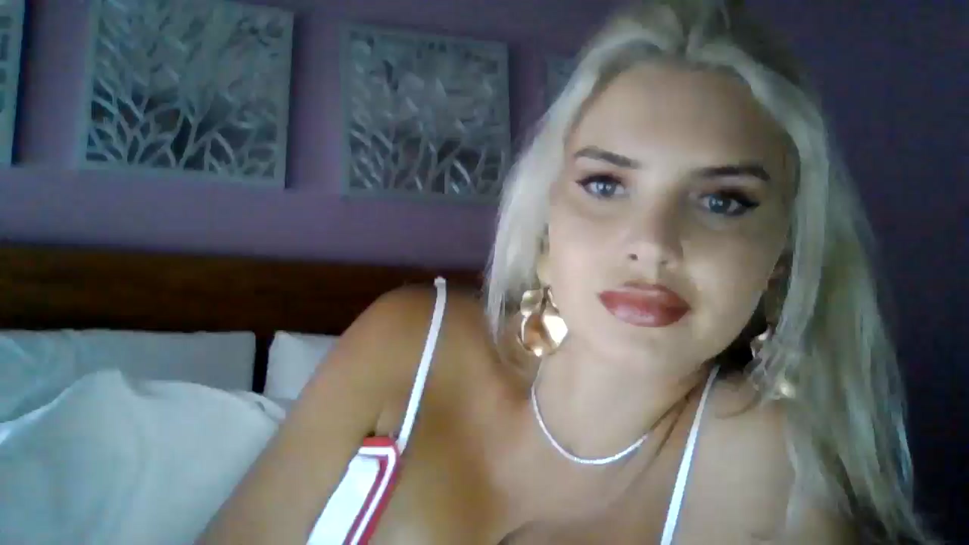 Gallery image thumbnail from Klarita_'s myfreecams stream on, 09/02/2025, 21:41 image 1 of 20