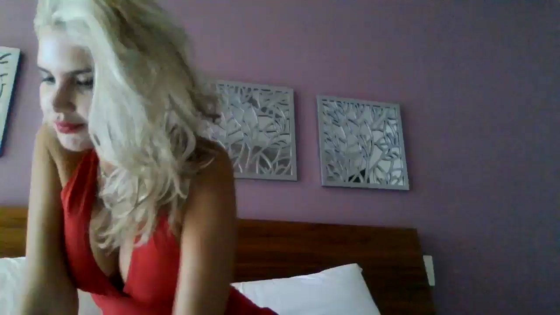 Gallery image thumbnail from Klarita_'s myfreecams stream on, 09/03/2025, 19:34 image 3 of 20