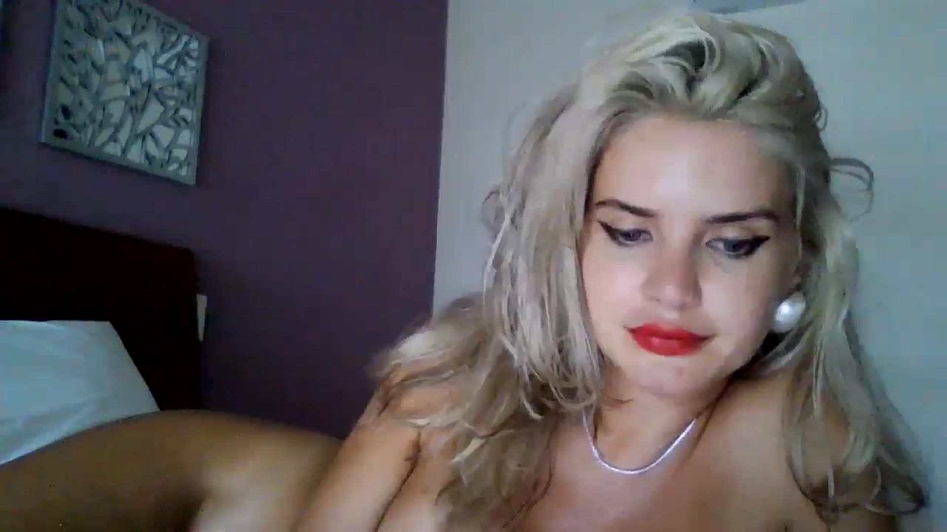 Gallery image thumbnail from Klarita_'s myfreecams stream on, 09/04/2025, 21:13 image 18 of 20