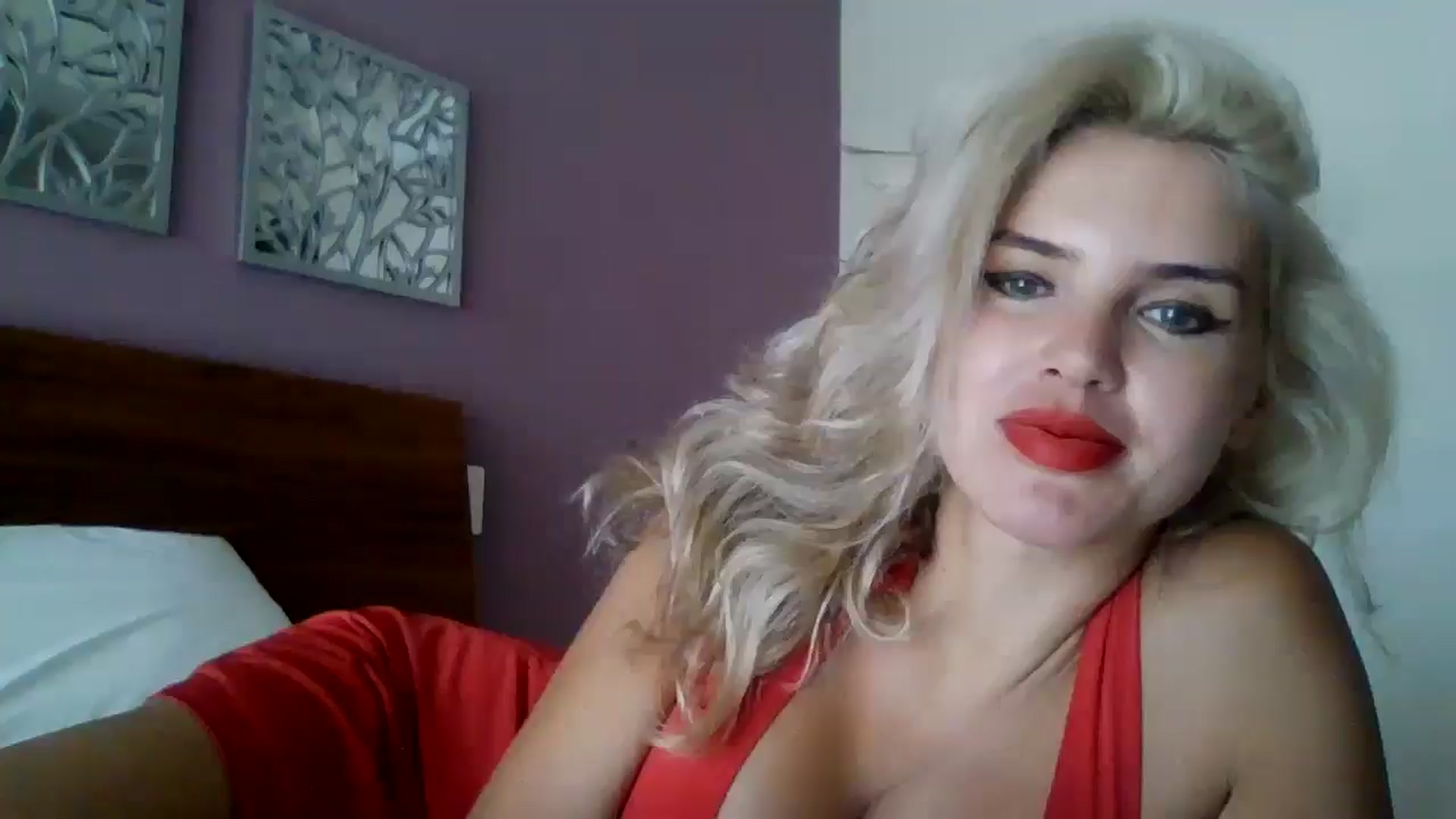 Gallery image thumbnail from Klarita_'s myfreecams stream on, 09/06/2025, 20:57 image 1 of 20