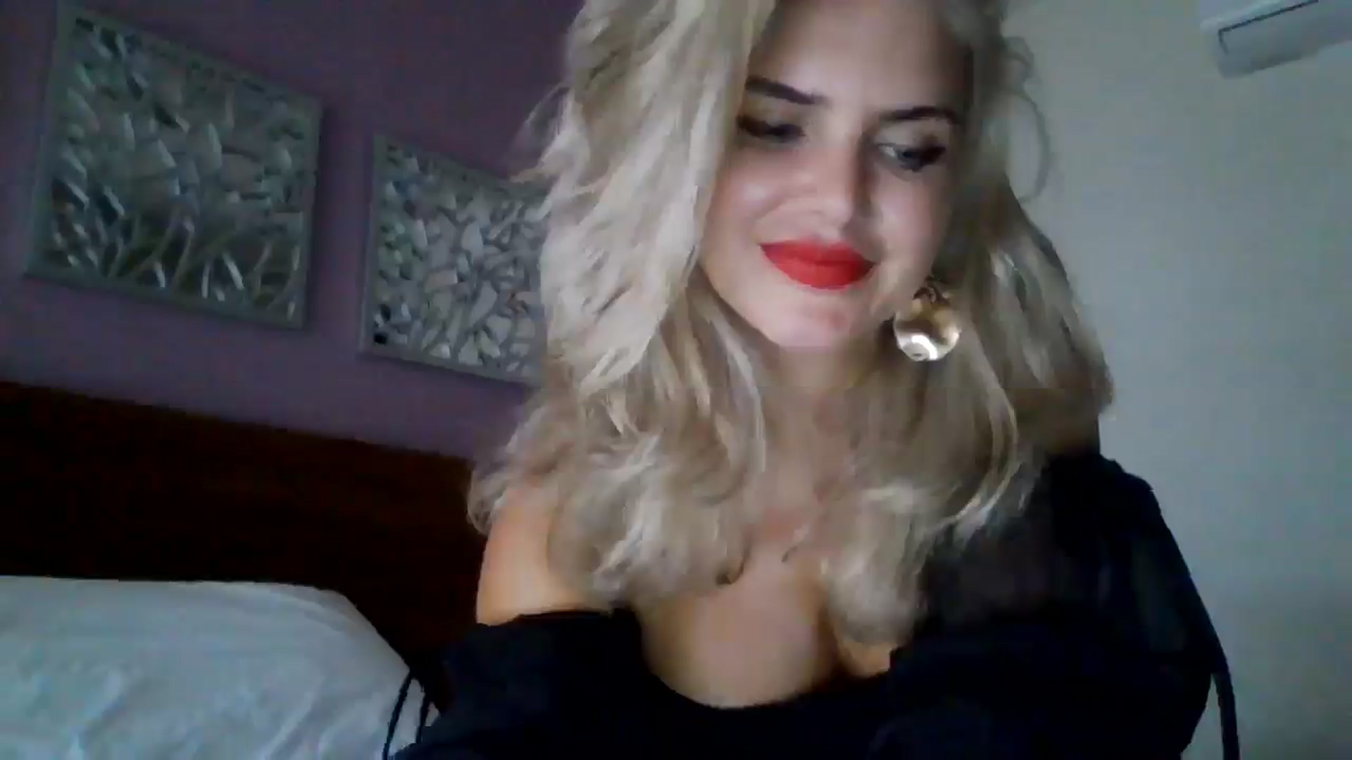 Gallery image thumbnail from Klarita_'s myfreecams stream on, 09/08/2025, 18:16 image 3 of 20