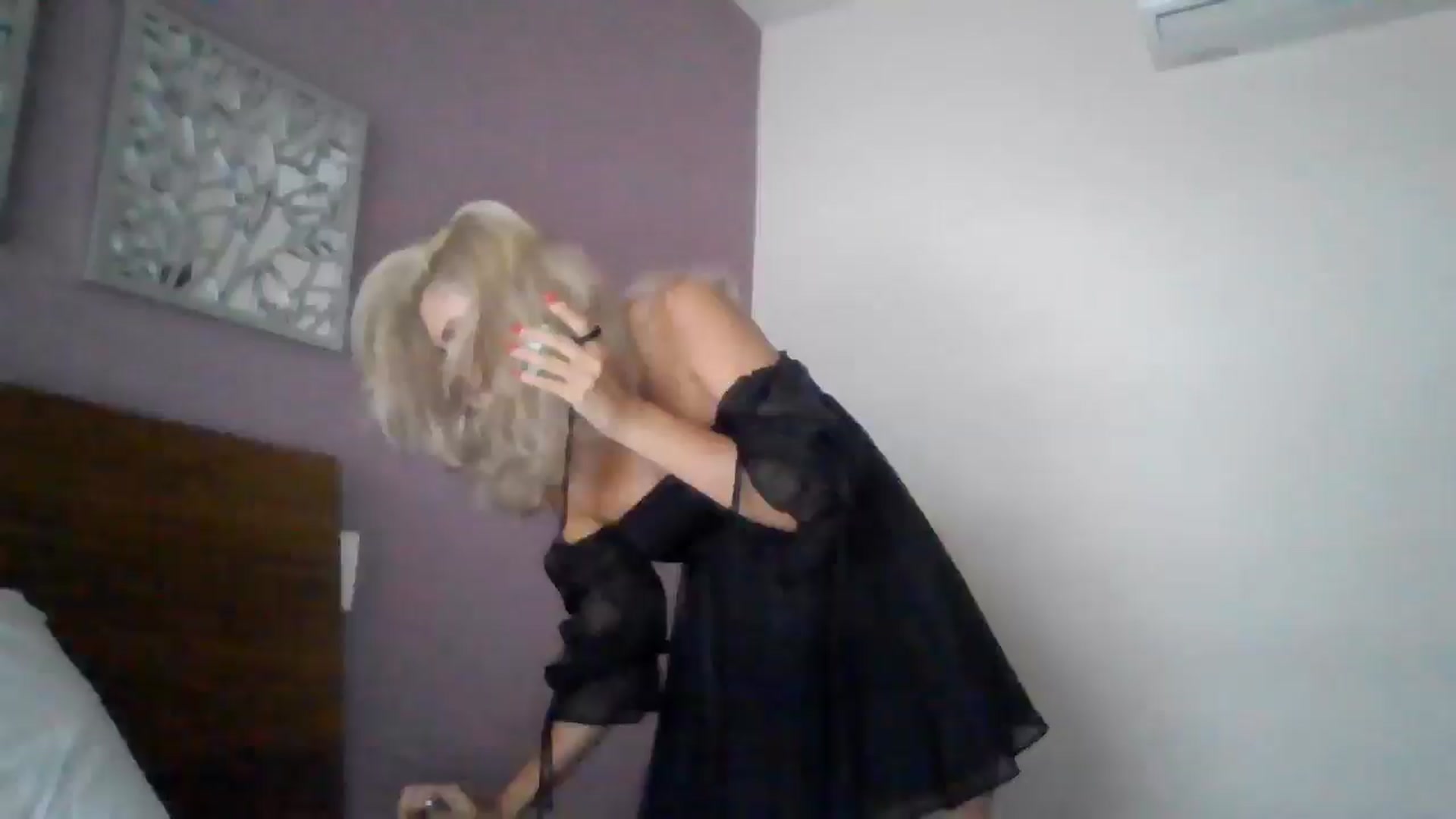 Gallery image thumbnail from Klarita_'s myfreecams stream on, 09/08/2025, 18:16 image 10 of 20