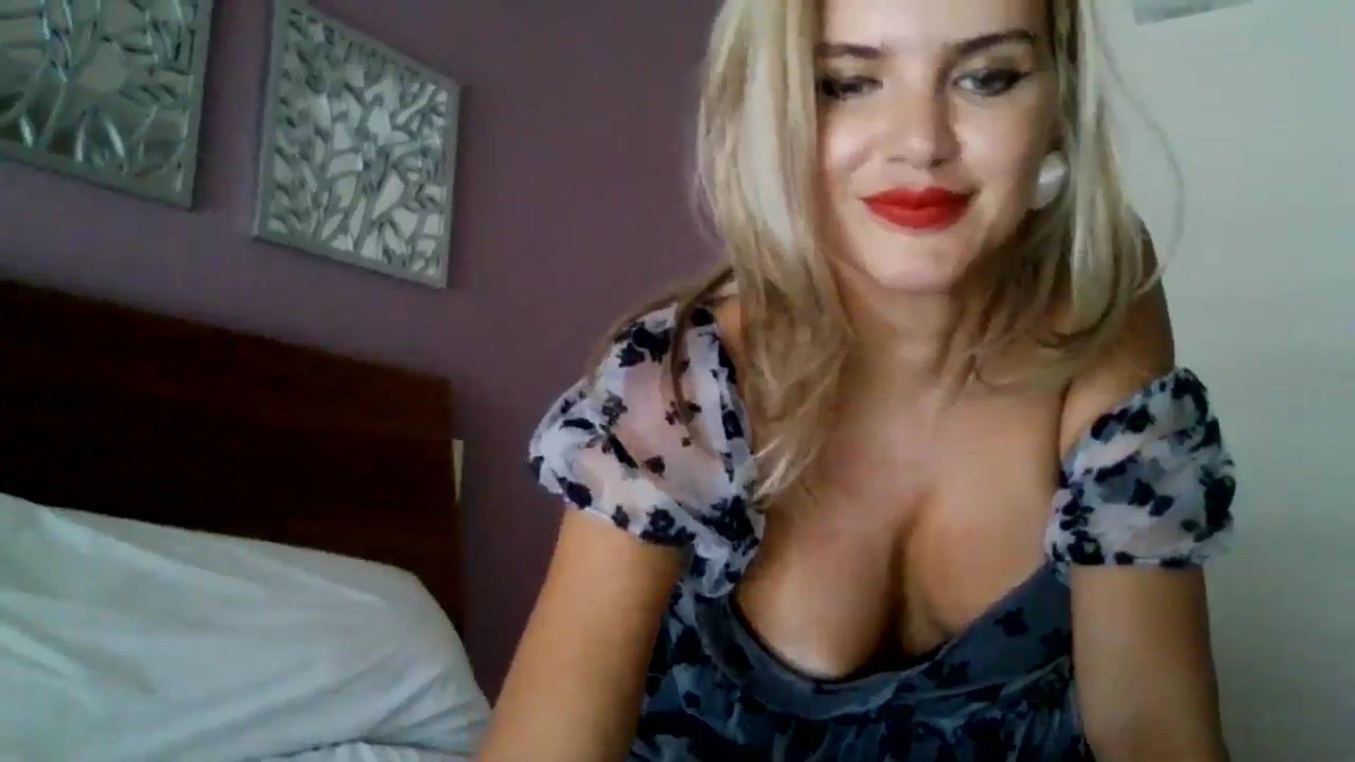 Gallery image thumbnail from Klarita_'s myfreecams stream on, 09/16/2025, 20:36 image 2 of 20