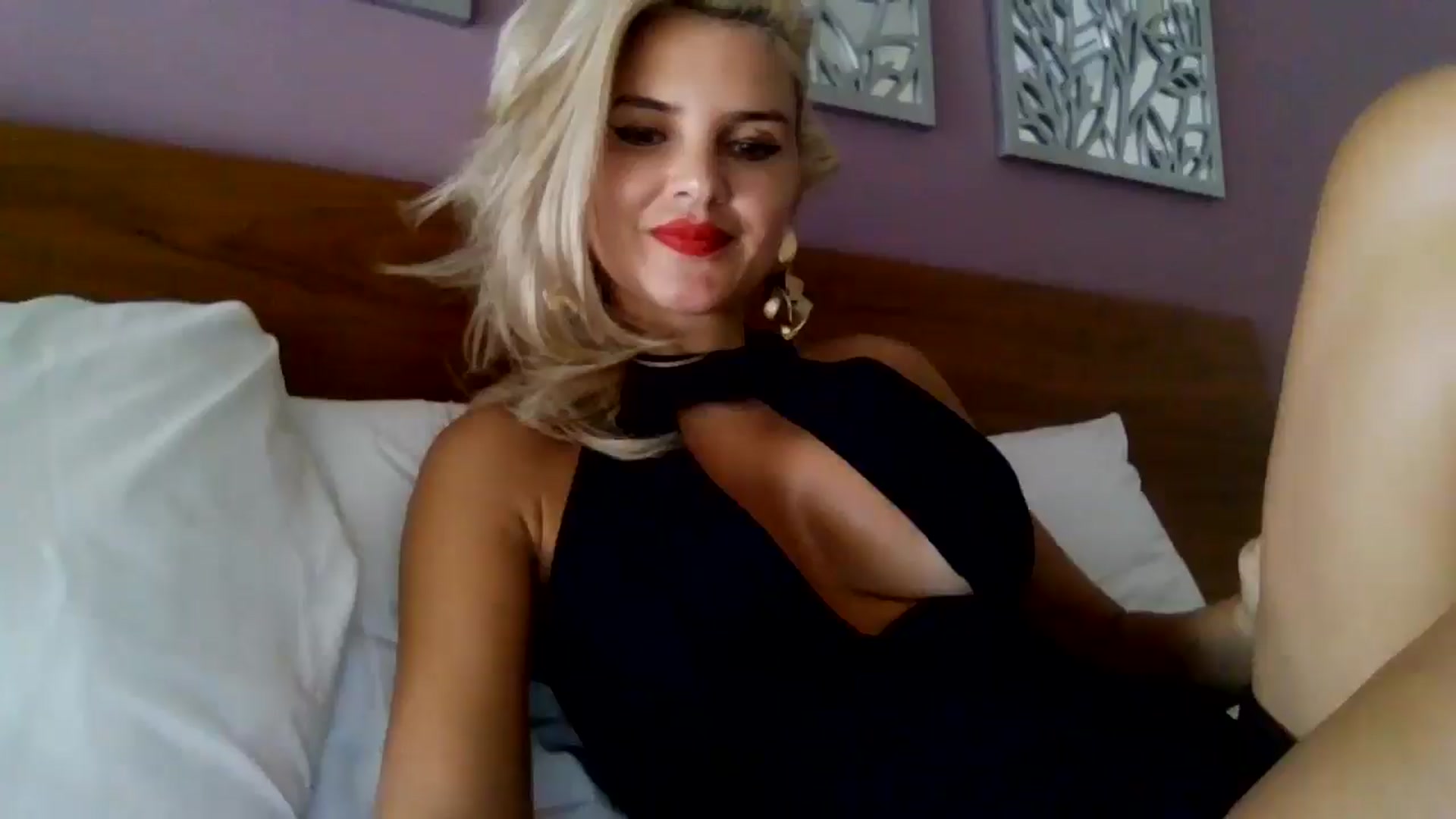 Gallery image thumbnail from Klarita_'s myfreecams stream on, 09/18/2025, 21:00 image 1 of 20