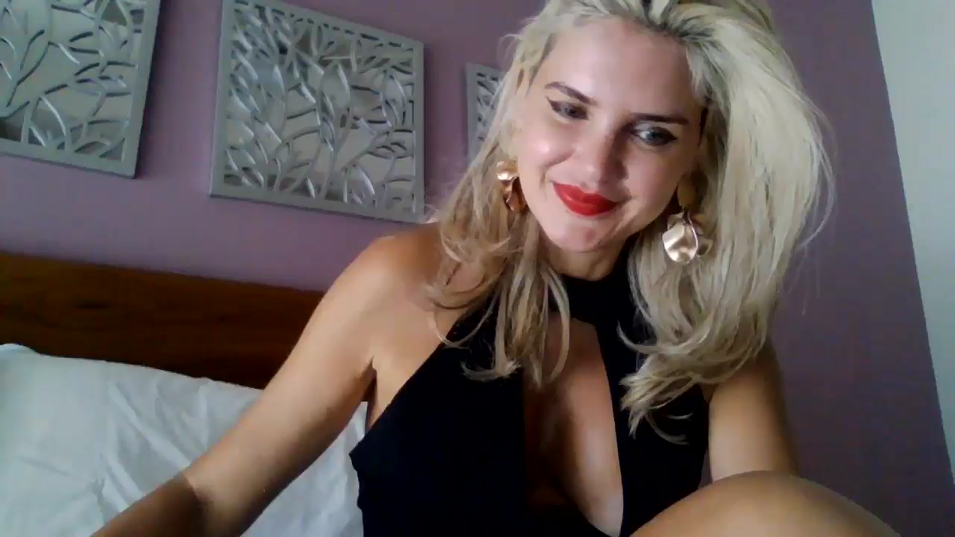 Gallery image thumbnail from Klarita_'s myfreecams stream on, 09/18/2025, 21:00 image 5 of 20