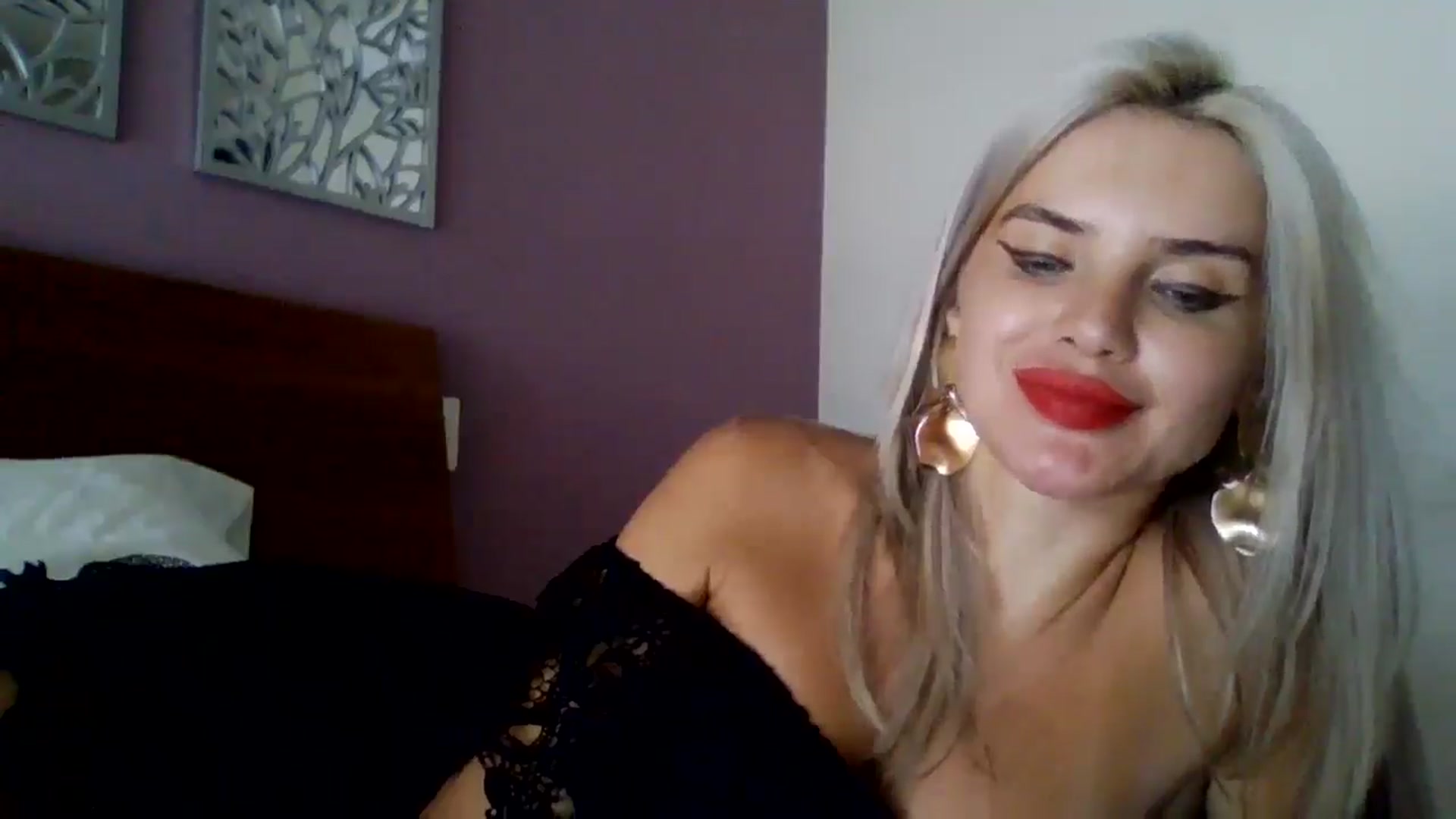 Gallery image thumbnail from Klarita_'s myfreecams stream on, 09/19/2025, 20:04 image 9 of 20