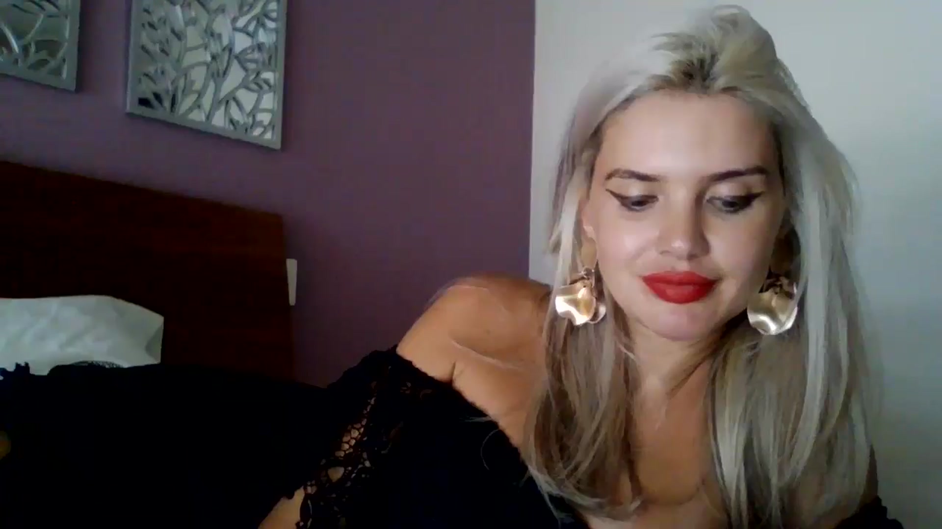 Gallery image thumbnail from Klarita_'s myfreecams stream on, 09/19/2025, 20:04 image 6 of 20