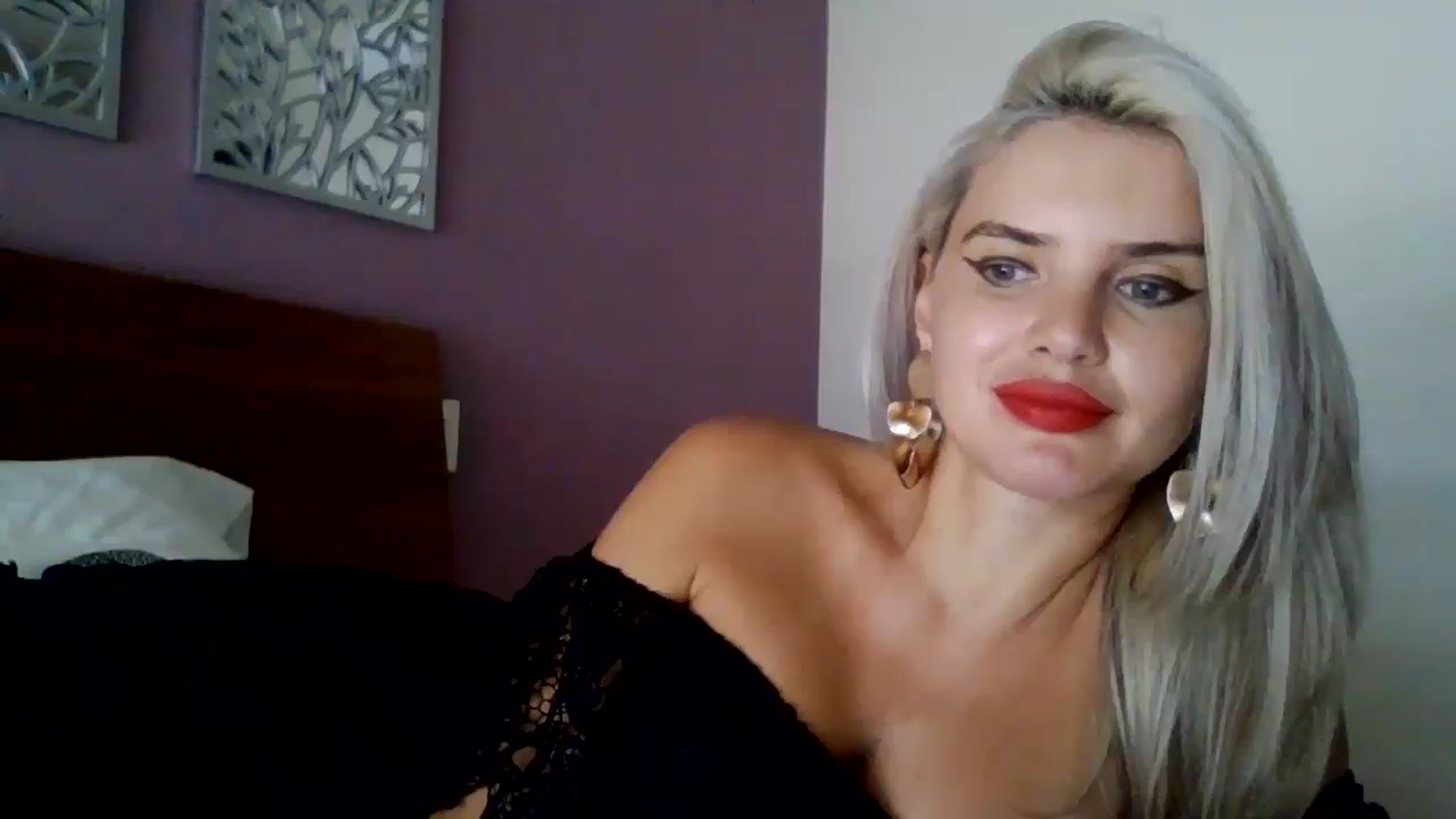 Gallery image thumbnail from Klarita_'s myfreecams stream on, 09/19/2025, 20:04 image 5 of 20