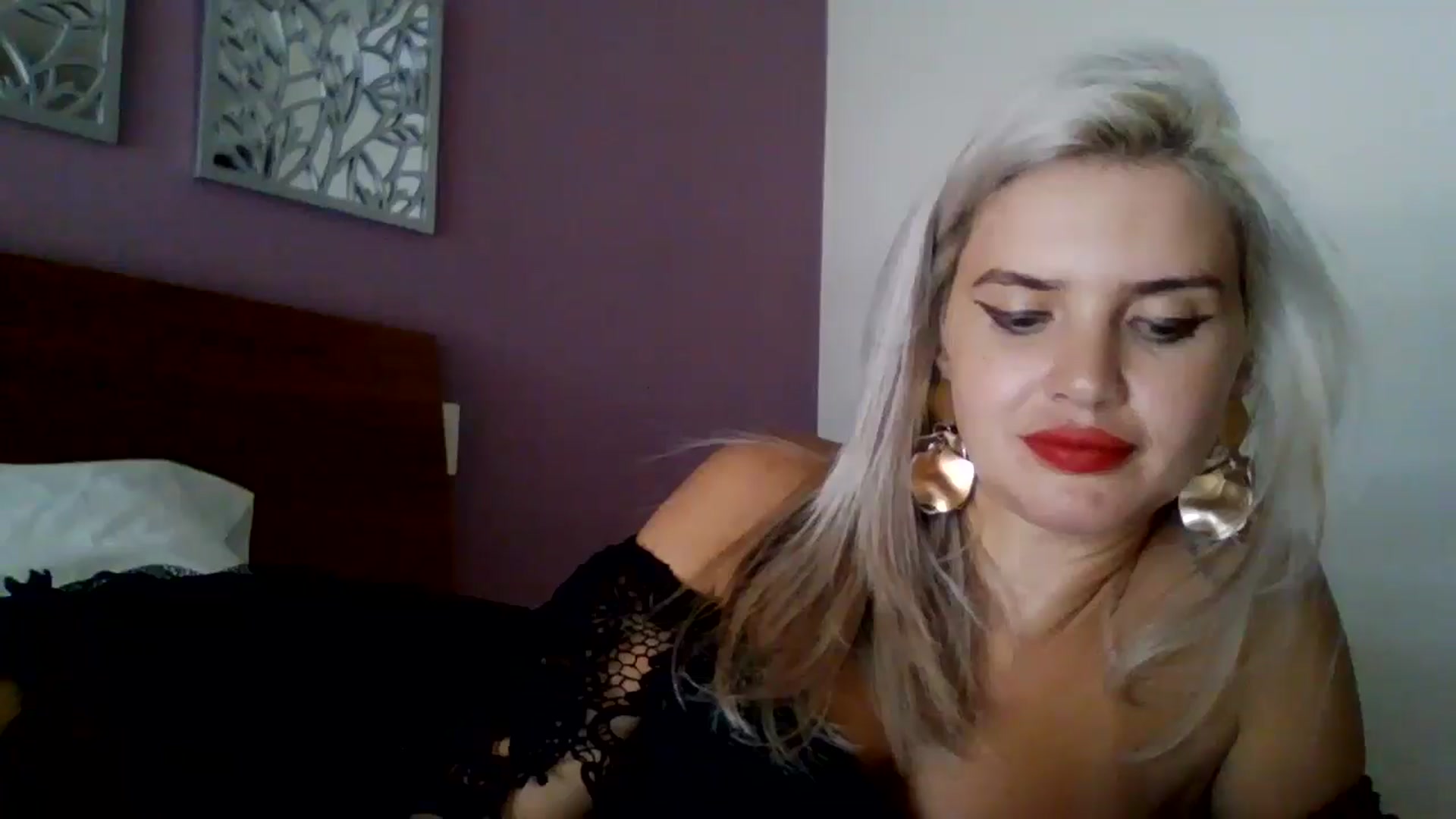 Gallery image thumbnail from Klarita_'s myfreecams stream on, 09/19/2025, 20:04 image 16 of 20