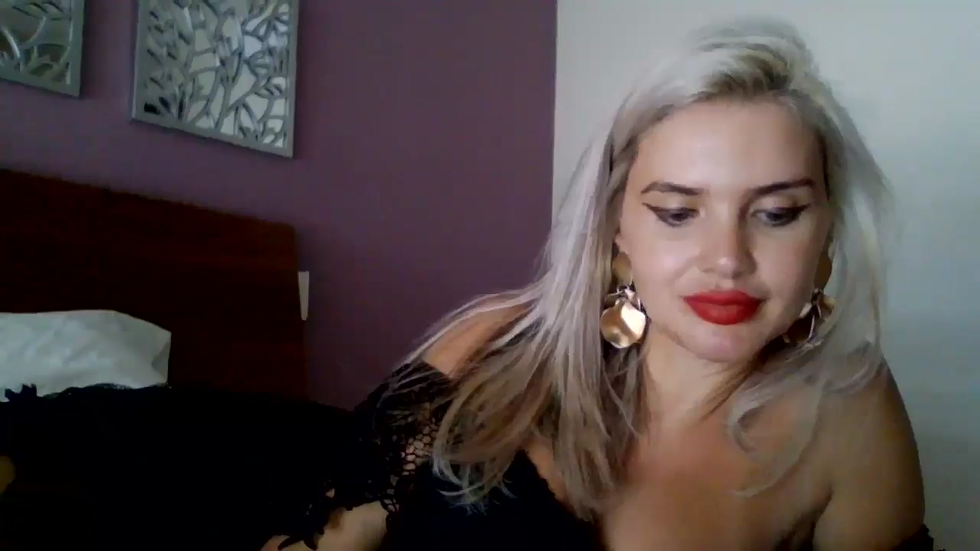 Gallery image thumbnail from Klarita_'s myfreecams stream on, 09/19/2025, 20:04 image 14 of 20