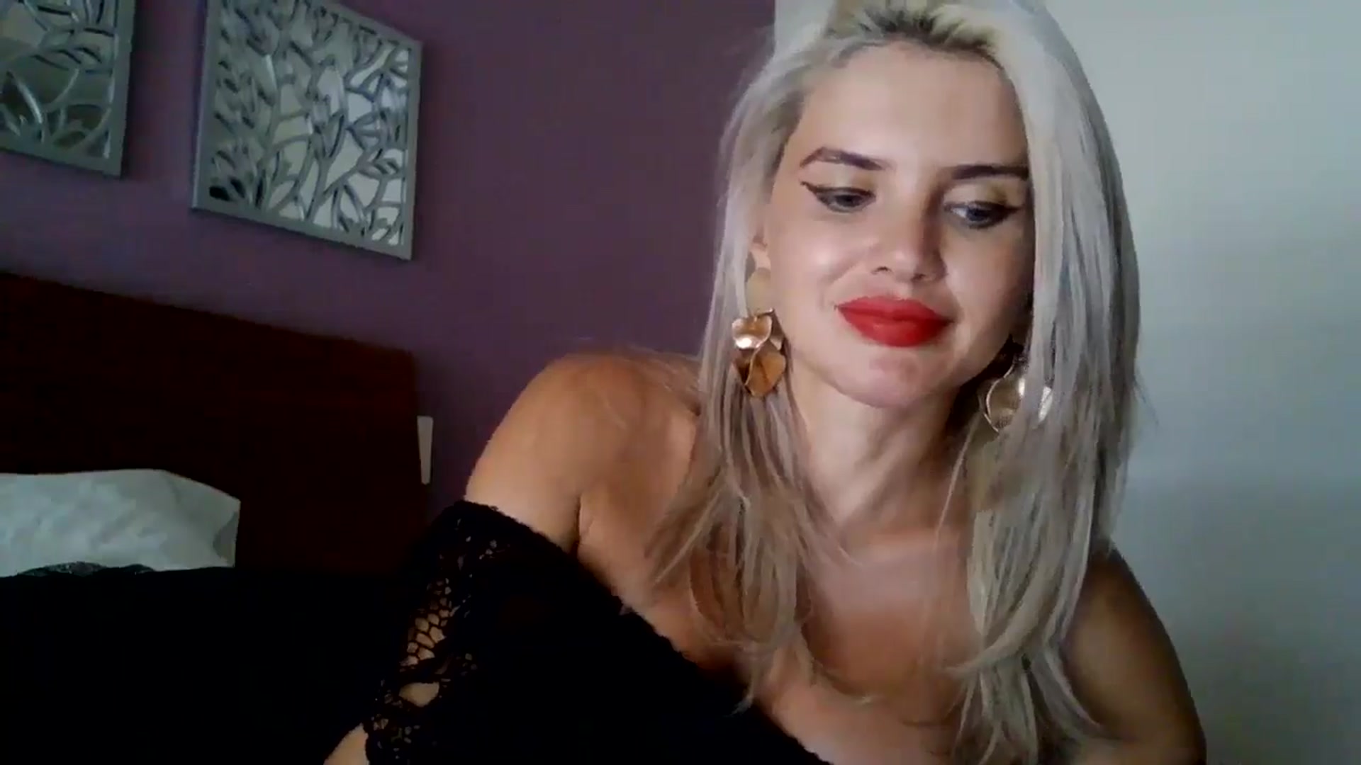 Gallery image thumbnail from Klarita_'s myfreecams stream on, 09/19/2025, 20:04 image 2 of 20